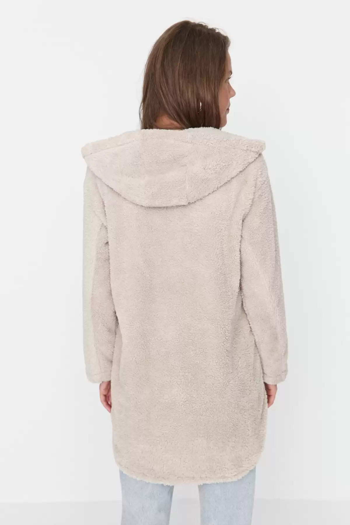 مانتو مخمل دار سنگی TCTAW23MT00018 برند   TRENDYOL MODEST به رنگ  رنگ بژ مدل  زمستانی