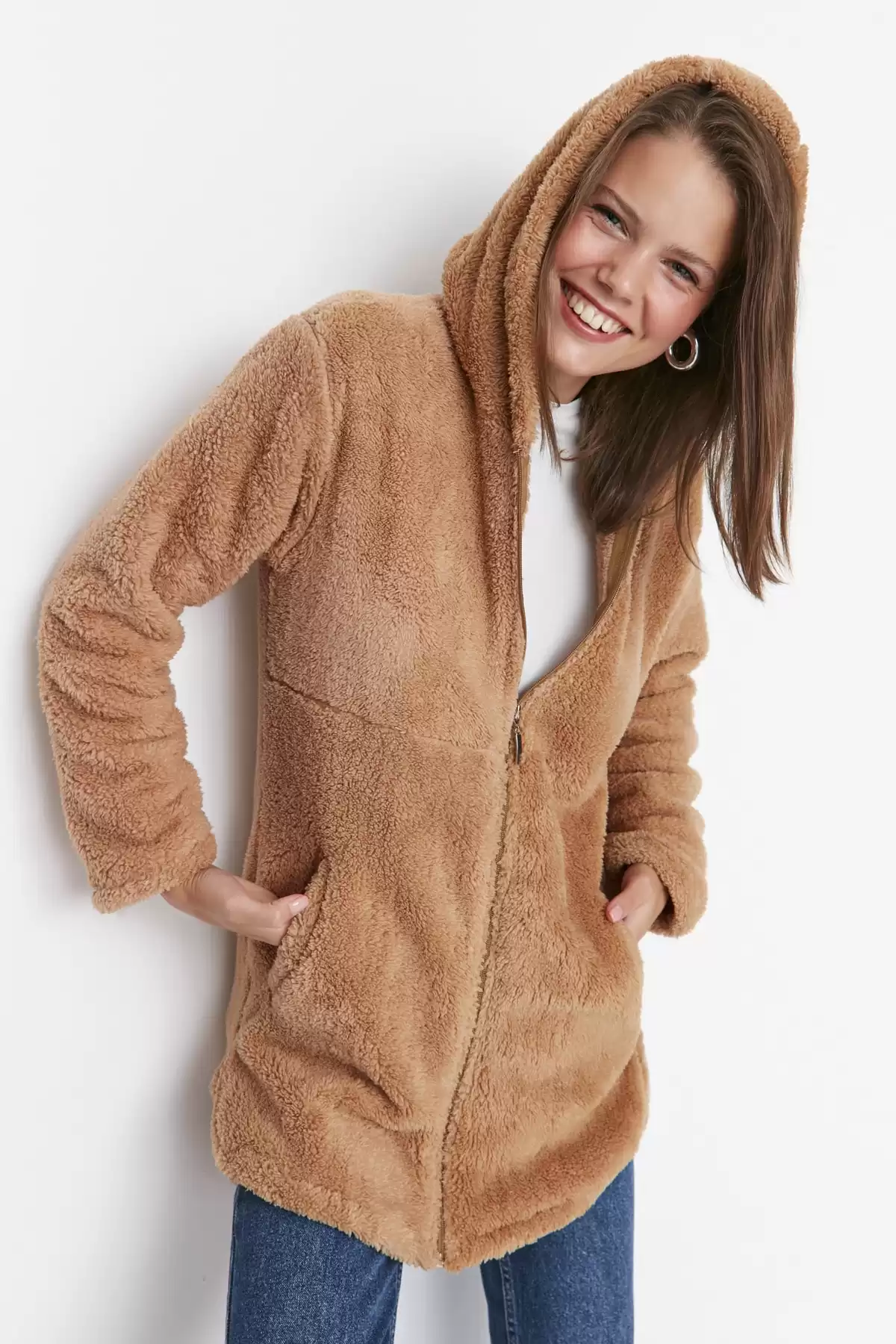 کت مخملی کلاهدار شتری TCTAW23MT00018 برند   TRENDYOL MODEST به رنگ  رنگ قهوه ای مدل  زمستانی