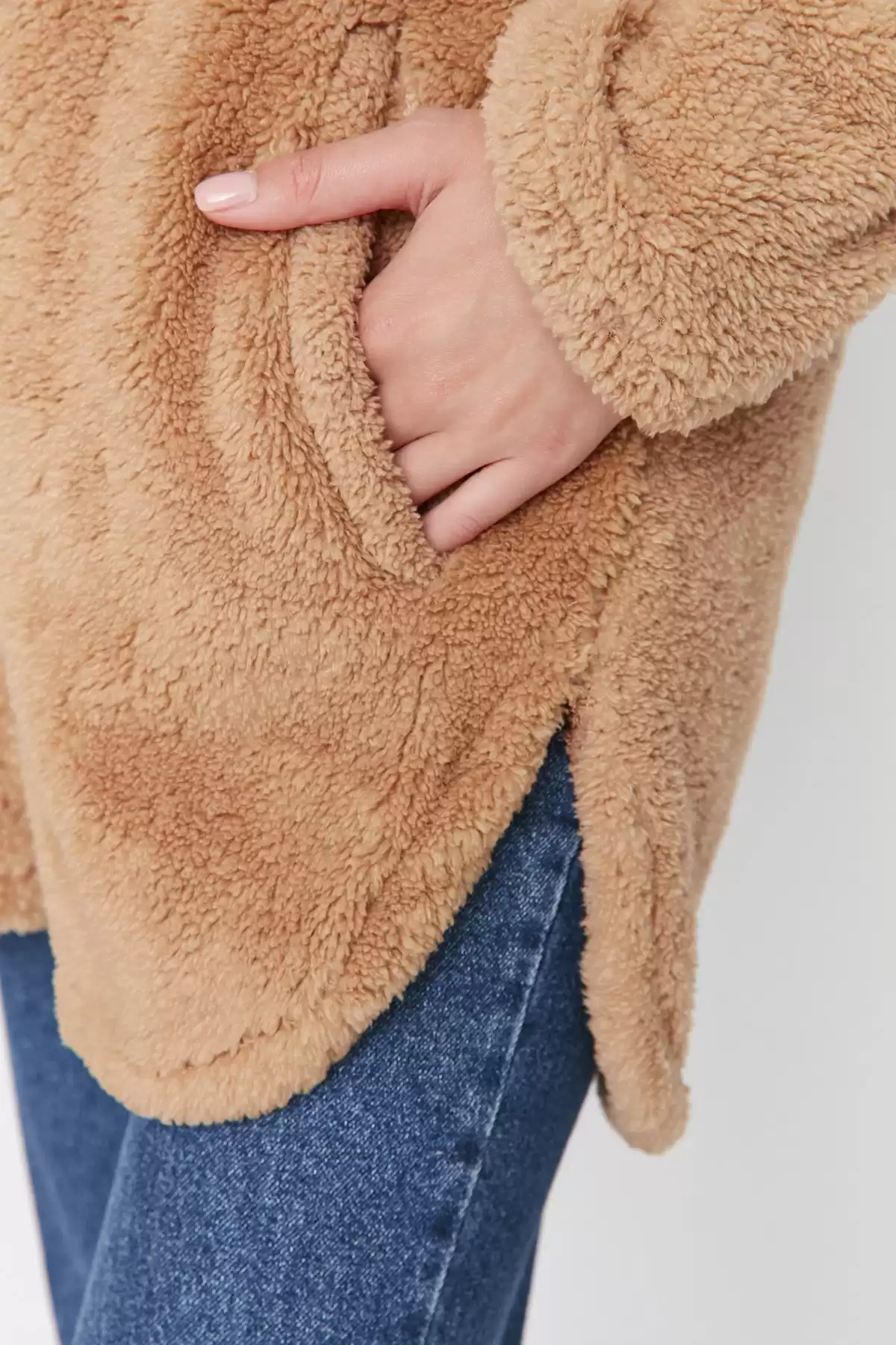 کت مخملی کلاهدار شتری TCTAW23MT00018 برند   TRENDYOL MODEST به رنگ  رنگ قهوه ای مدل  زمستانی