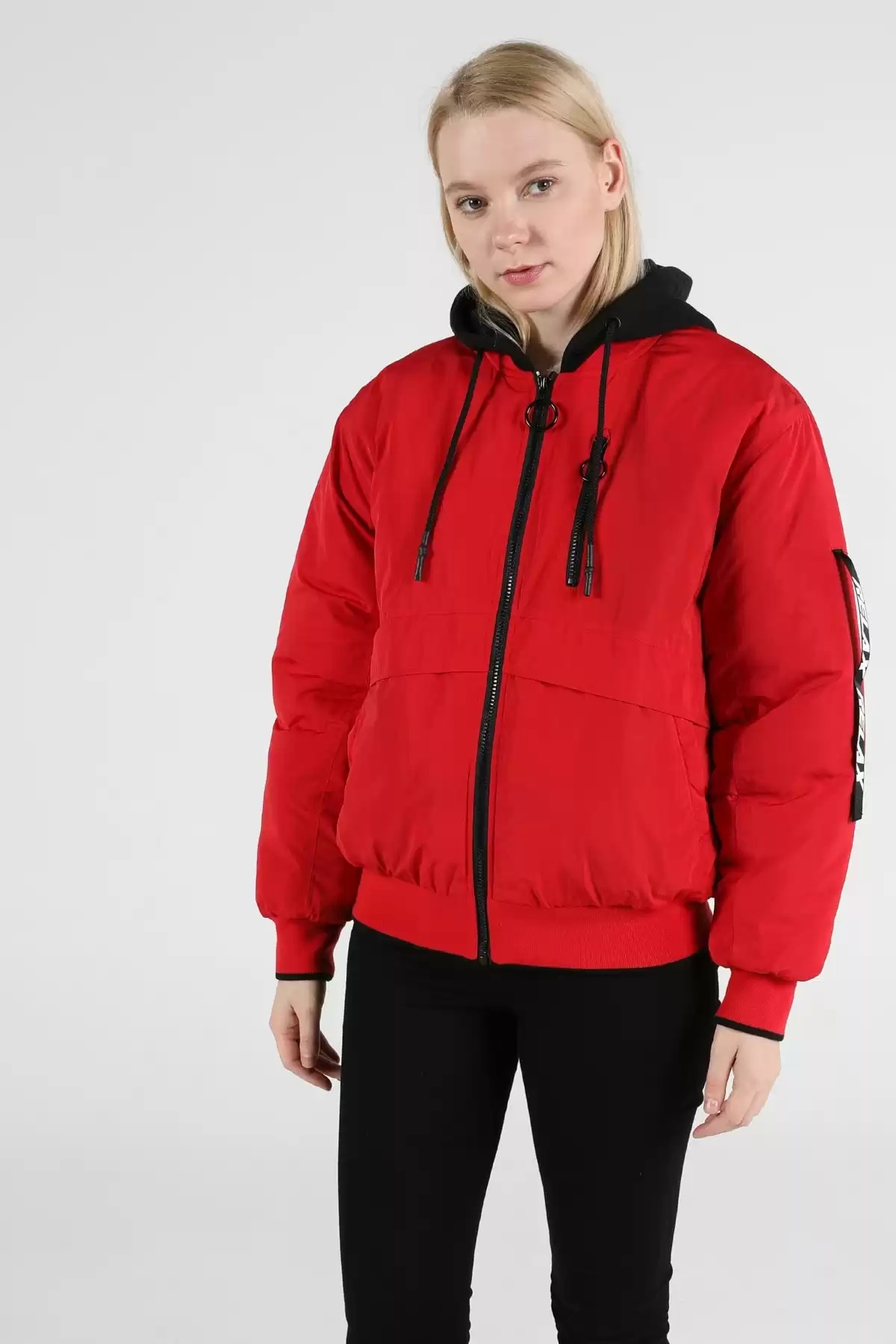 کاپشن و پالتو زنانه برند   Colin’s(کولینز) به رنگ  قرمز مدل  زمستانی