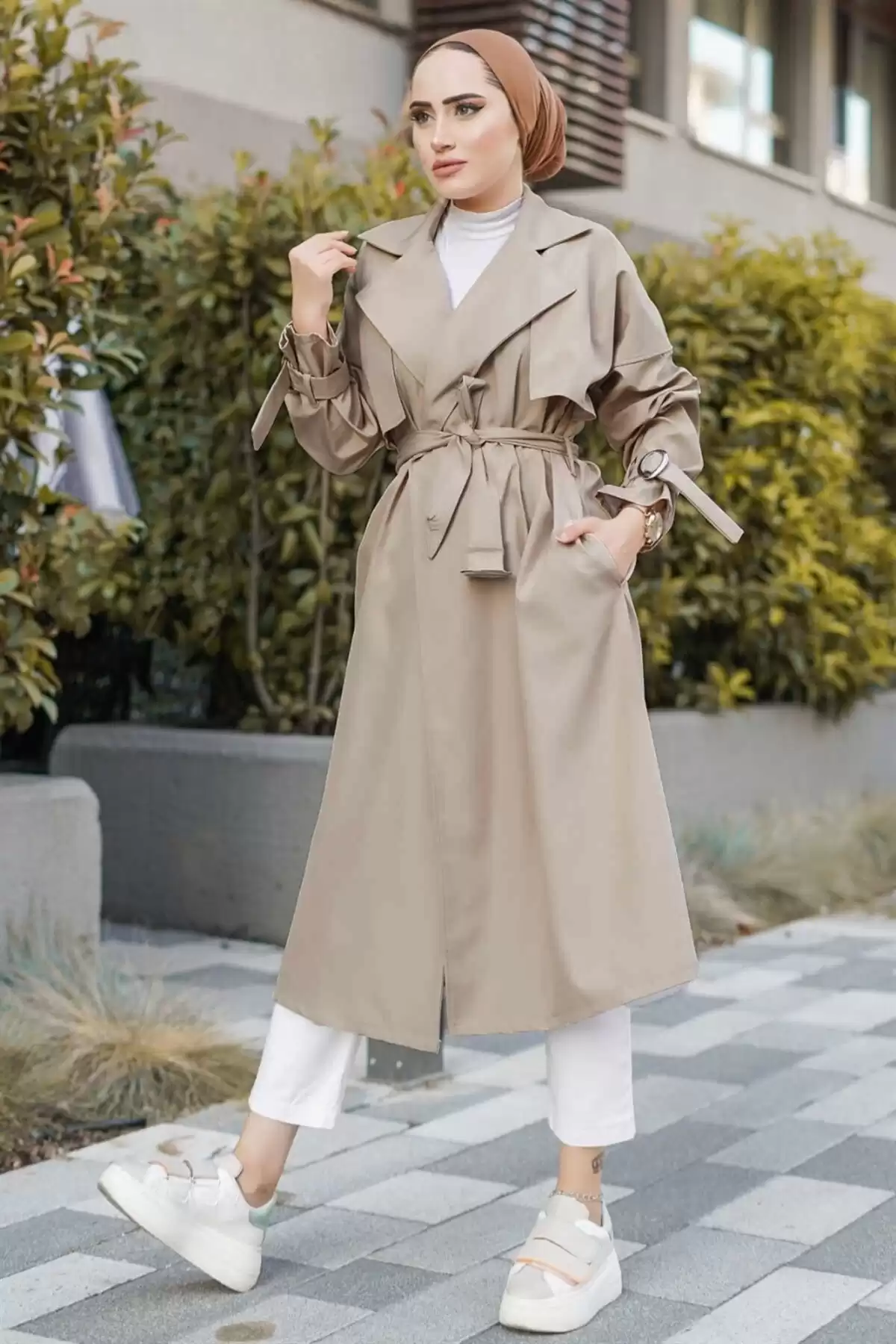 مانتو حجاب ساده با کیفیت فصلی ساده زنانه ساده برند   moda periy(پری مد) به رنگ  خاکستری مدل  بارانی