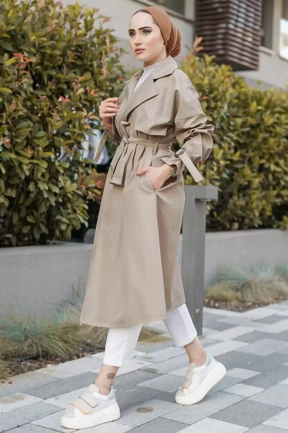مانتو حجاب ساده با کیفیت فصلی ساده زنانه ساده برند   moda periy(پری مد) به رنگ  خاکستری مدل  بارانی
