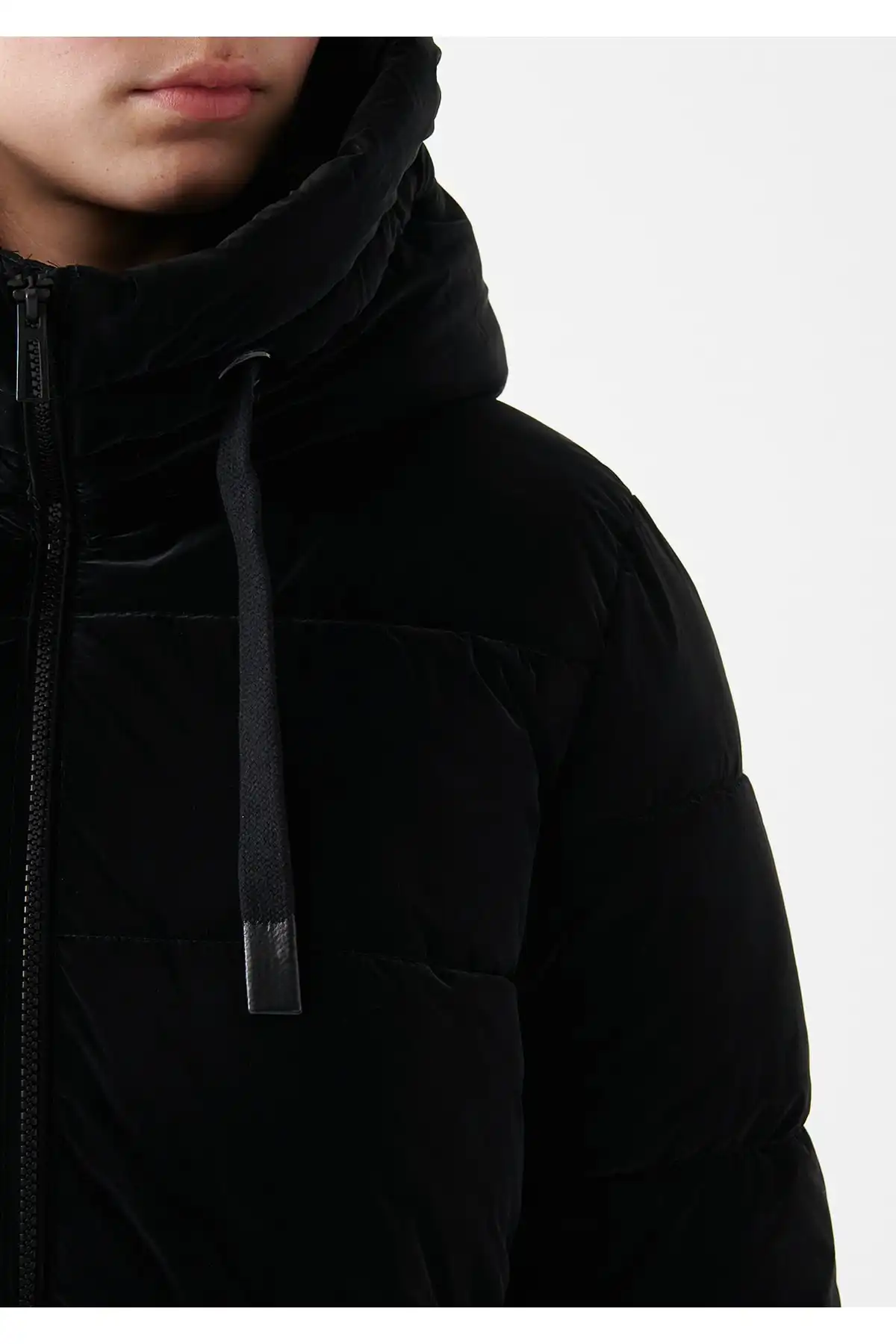 ژاکت پفی مشکی کلاهدار با تناسب معمولی / برش معمولی 1110043-900 برند   Mavi ( ماوی ) به رنگ  مشکی