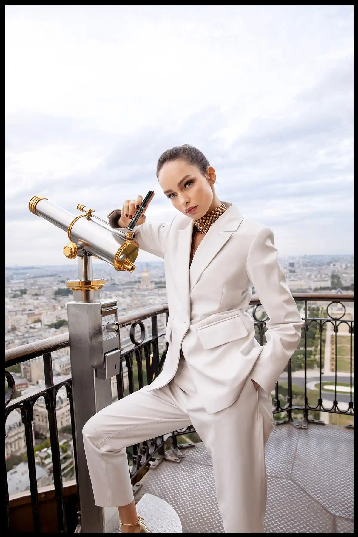 ریمل تلسکوپی Carbon Extra Black - مشکی برند   L'Oreal Paris(لورآل پاریس) به رنگ  سفید