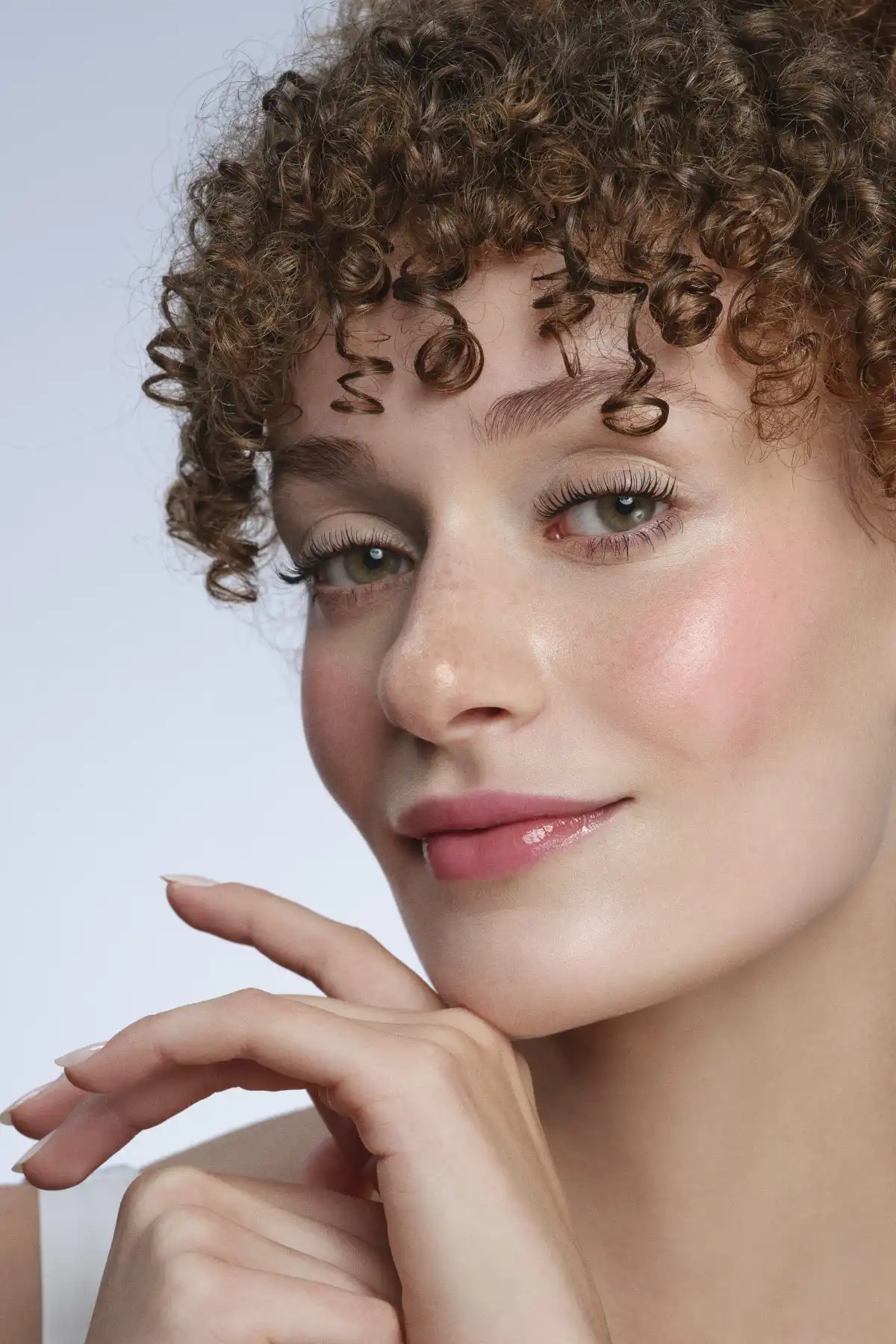 ریمل حجم‌دهنده 24 ساعته با ماندگاری ظاهر خود را نشان دهید - مفهوم روز ولنتاین برند   به رنگ  