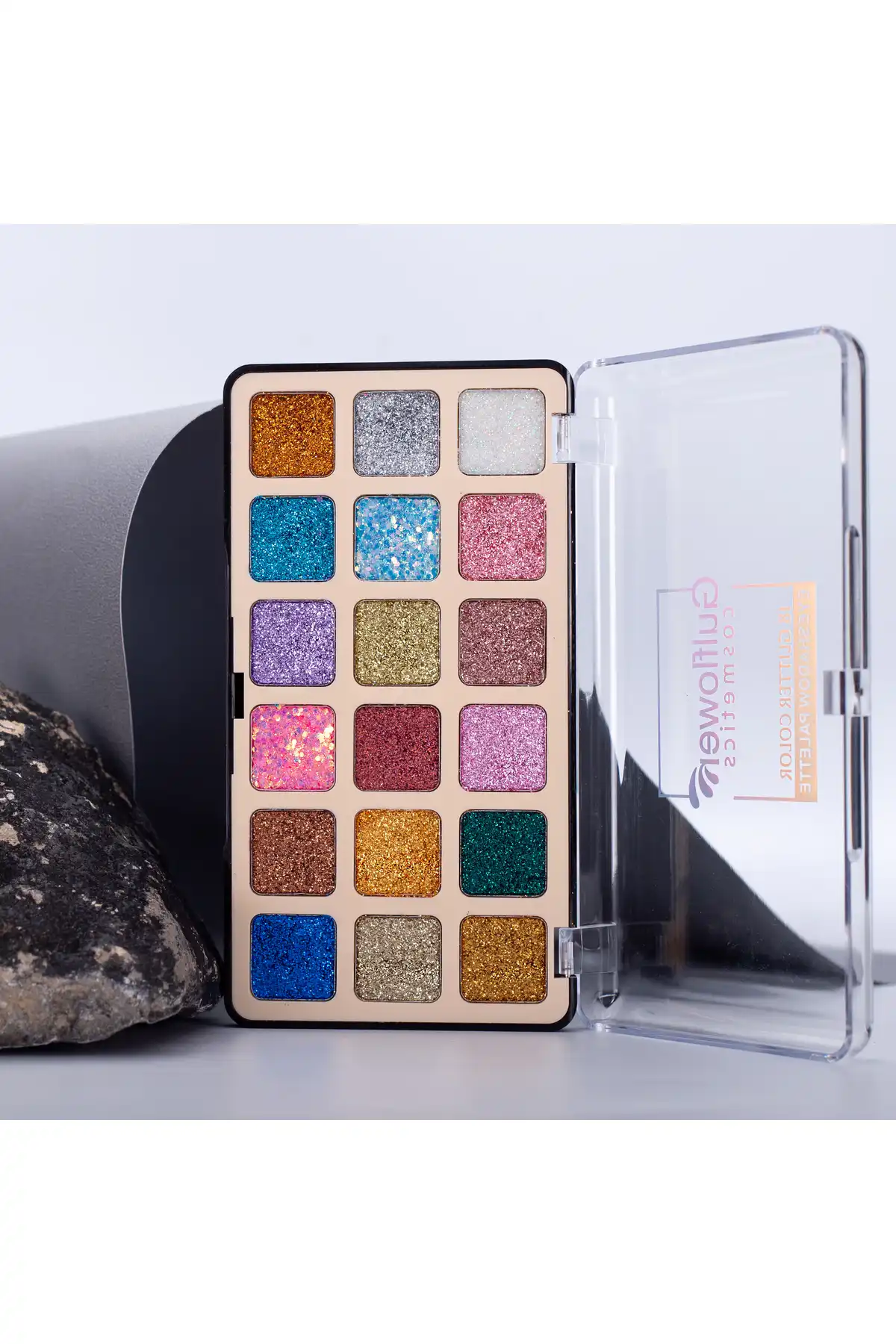 18 بسته سایه چشم براق برند   gulflower nude(گل رز) به رنگ  نقره