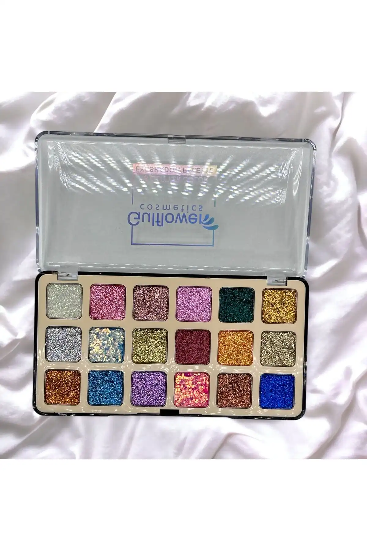 18 بسته سایه چشم براق برند   gulflower nude(گل رز) به رنگ  نقره