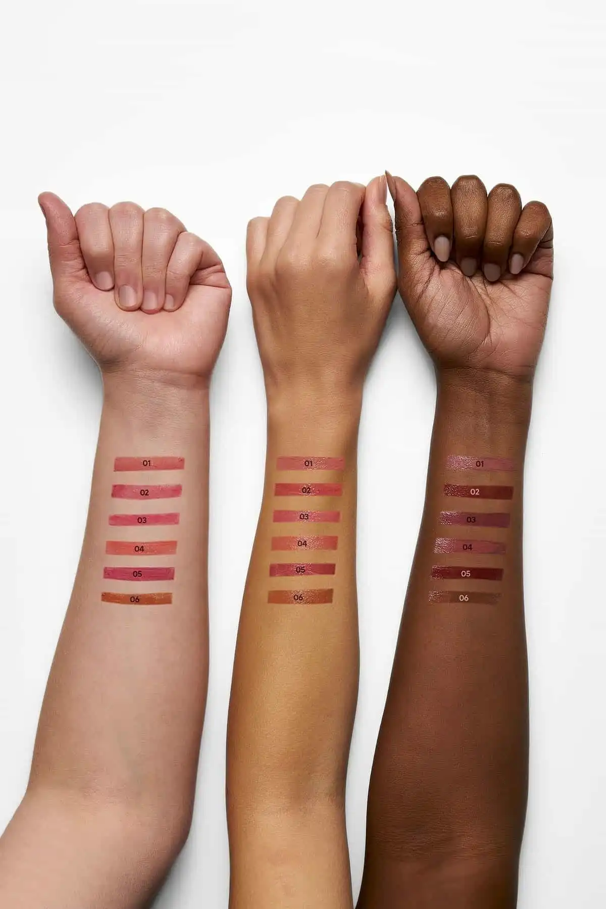 بالم لب رنگی Glow Kiss No: 05 آب گیلاس - مرطوب کننده لب رنگی برند   Golden Rose(رز طلایی) به رنگ  بورگوندی در دسته حالت دهنده مو