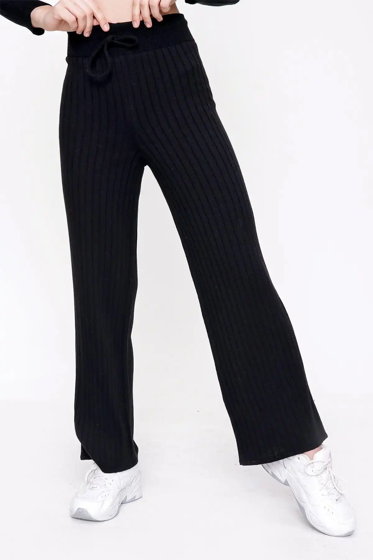 شلوار بافتنی آجدار زنانه مشکی 22wk261 برند   CHUBA ( چوبا )  به رنگ  مشکی