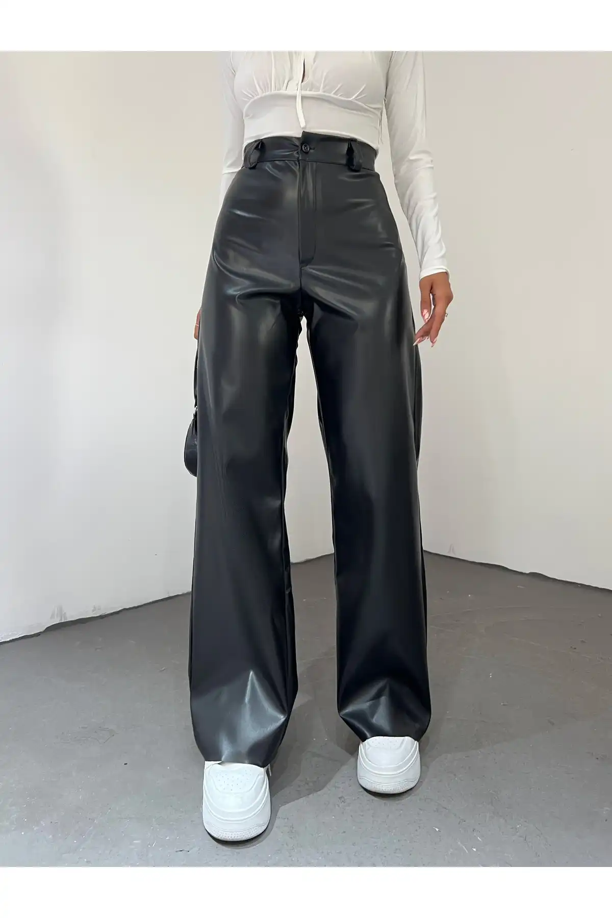 شلوار چرمی کمر بلند زنانه Palazzo مشکی برند   Fav Style ( سبک مورد علاقه )  به رنگ  مشکی