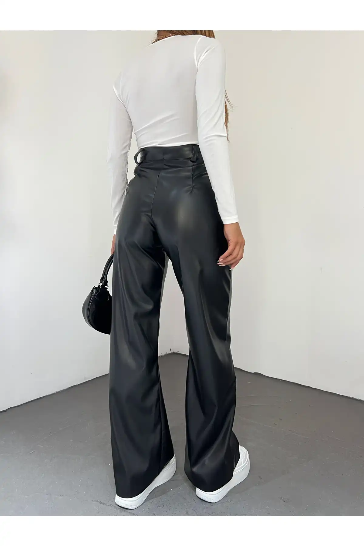 شلوار چرمی کمر بلند زنانه Palazzo مشکی برند   Fav Style ( سبک مورد علاقه )  به رنگ  مشکی