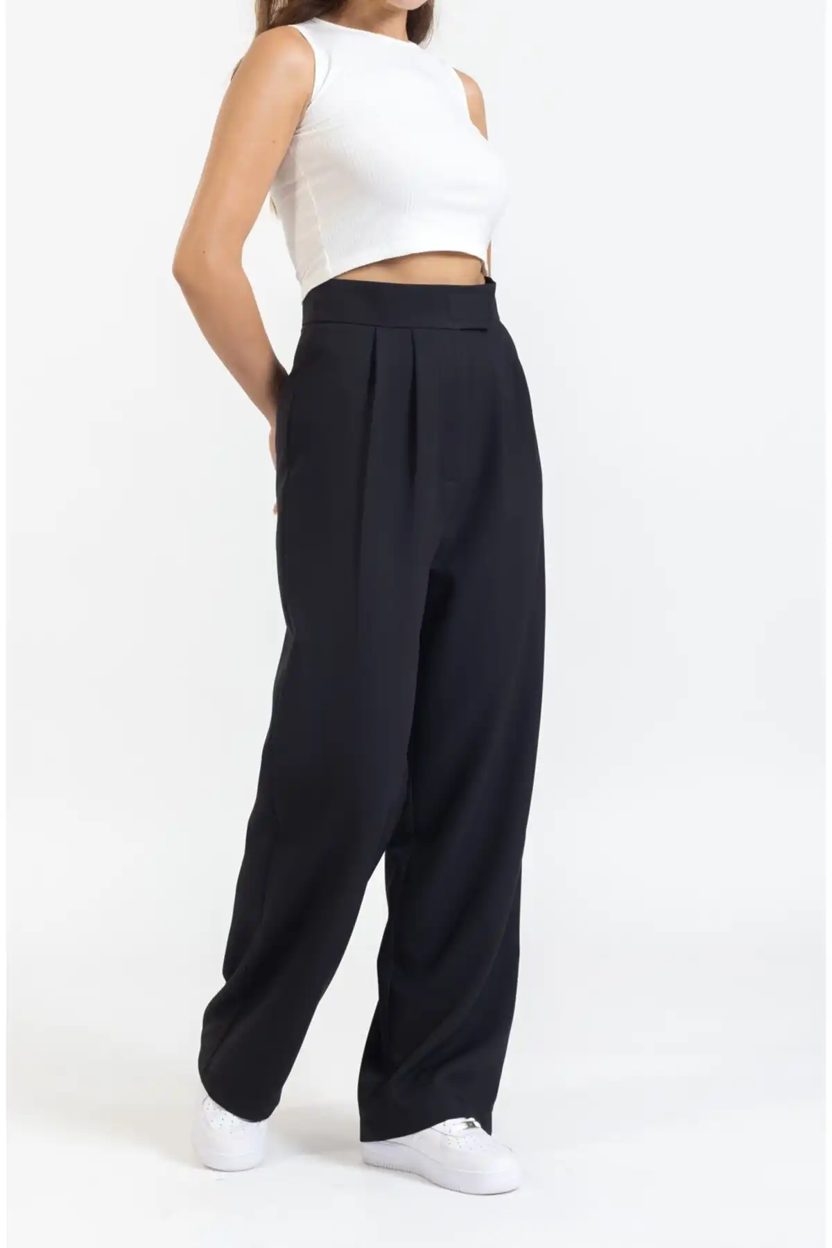 شلوار کمر بلند زنانه با جزییات مخملی گشاد بسته برند   macharelbasic ( ماچارلباسیک )  به رنگ  مشکی