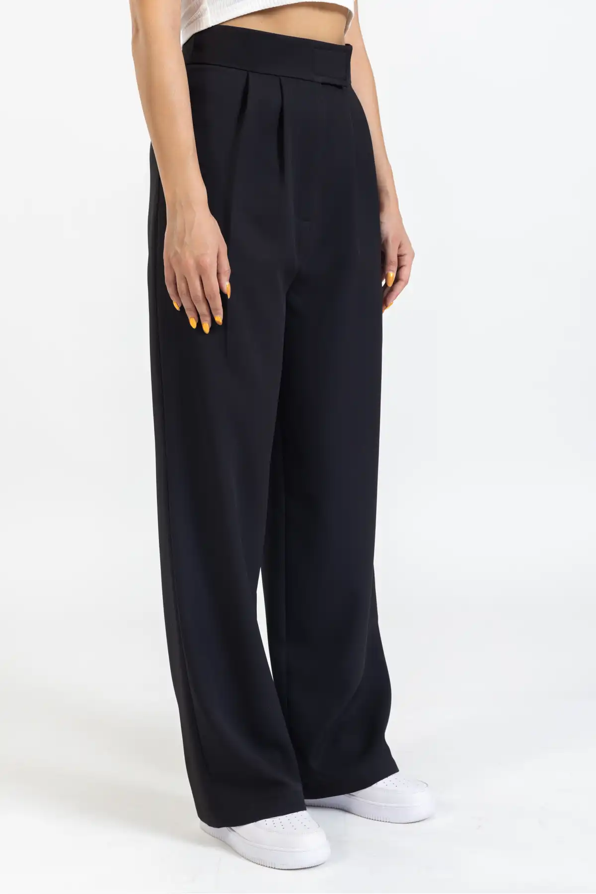 شلوار کمر بلند زنانه با جزییات مخملی گشاد بسته برند   macharelbasic ( ماچارلباسیک )  به رنگ  مشکی