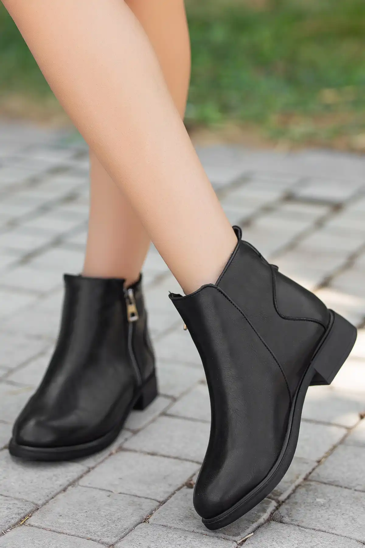 چکمه‌های زنانه زمستانی ضد سرما تضمینی D404 & چکمه برند   Daxtors ( داکستورها )  به رنگ  مشکی