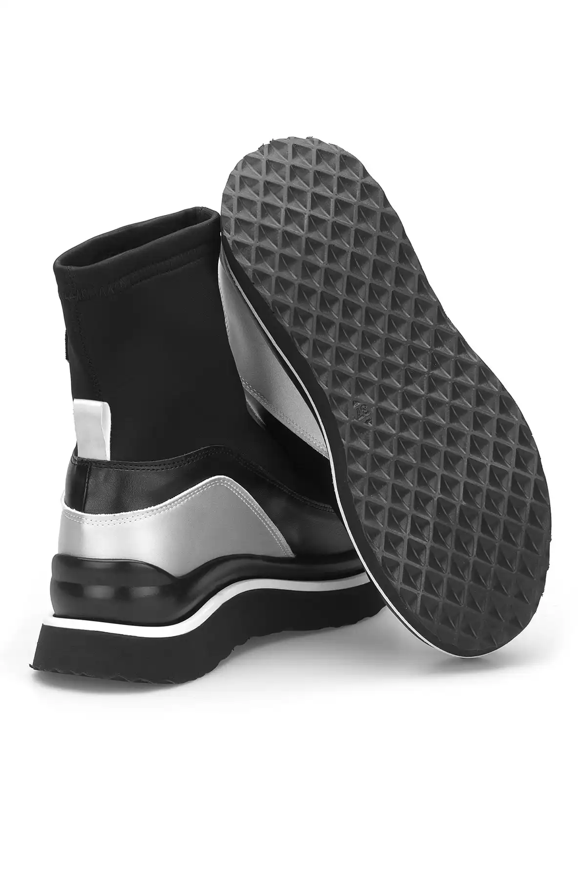 چکمه زنانه مشکی سفید برند   Dark Seer ( تاریک بینا )  به رنگ  مشکی