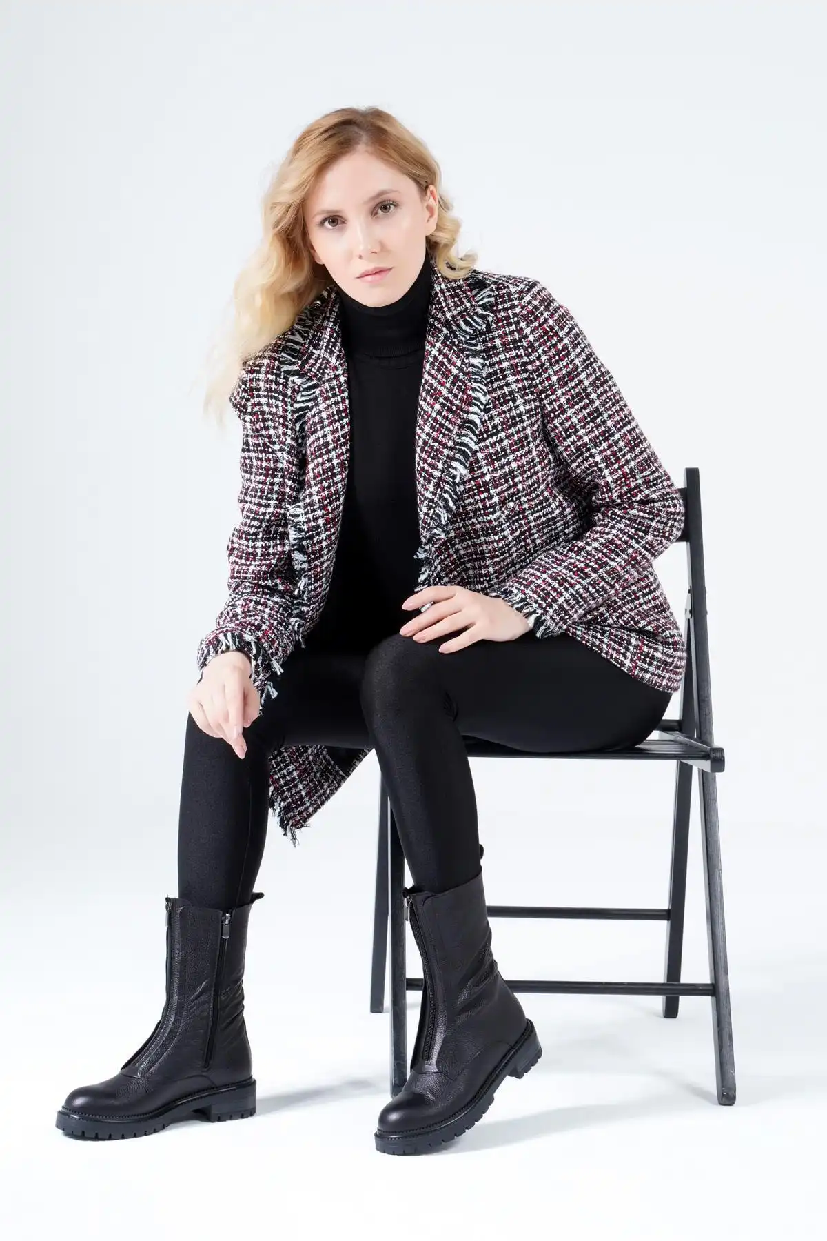 چکمه های زنانه چرم اصل با زیپ جلو و زیره دندانه دار زمستانه برند   CZ London ( CZ لندن )  به رنگ  مشکی