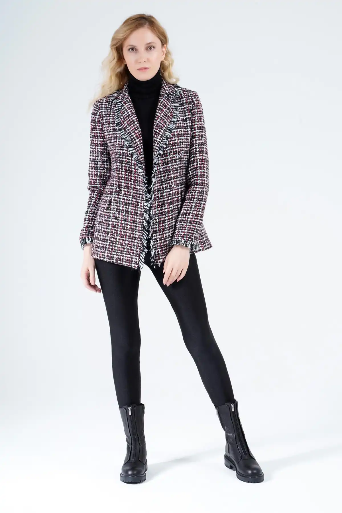 چکمه های زنانه چرم اصل با زیپ جلو و زیره دندانه دار زمستانه برند   CZ London ( CZ لندن )  به رنگ  مشکی