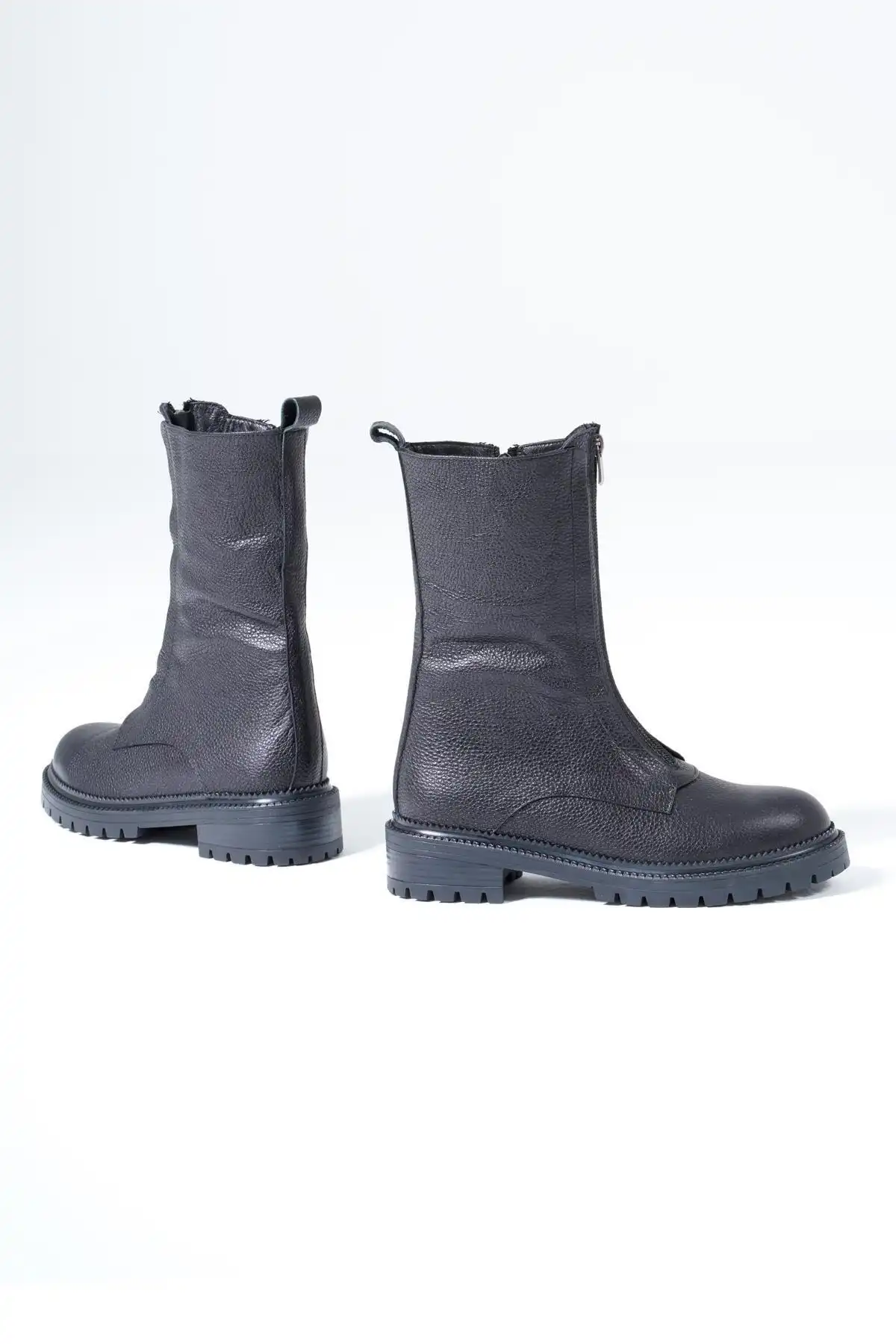 چکمه های زنانه چرم اصل با زیپ جلو و زیره دندانه دار زمستانه برند   CZ London ( CZ لندن )  به رنگ  مشکی