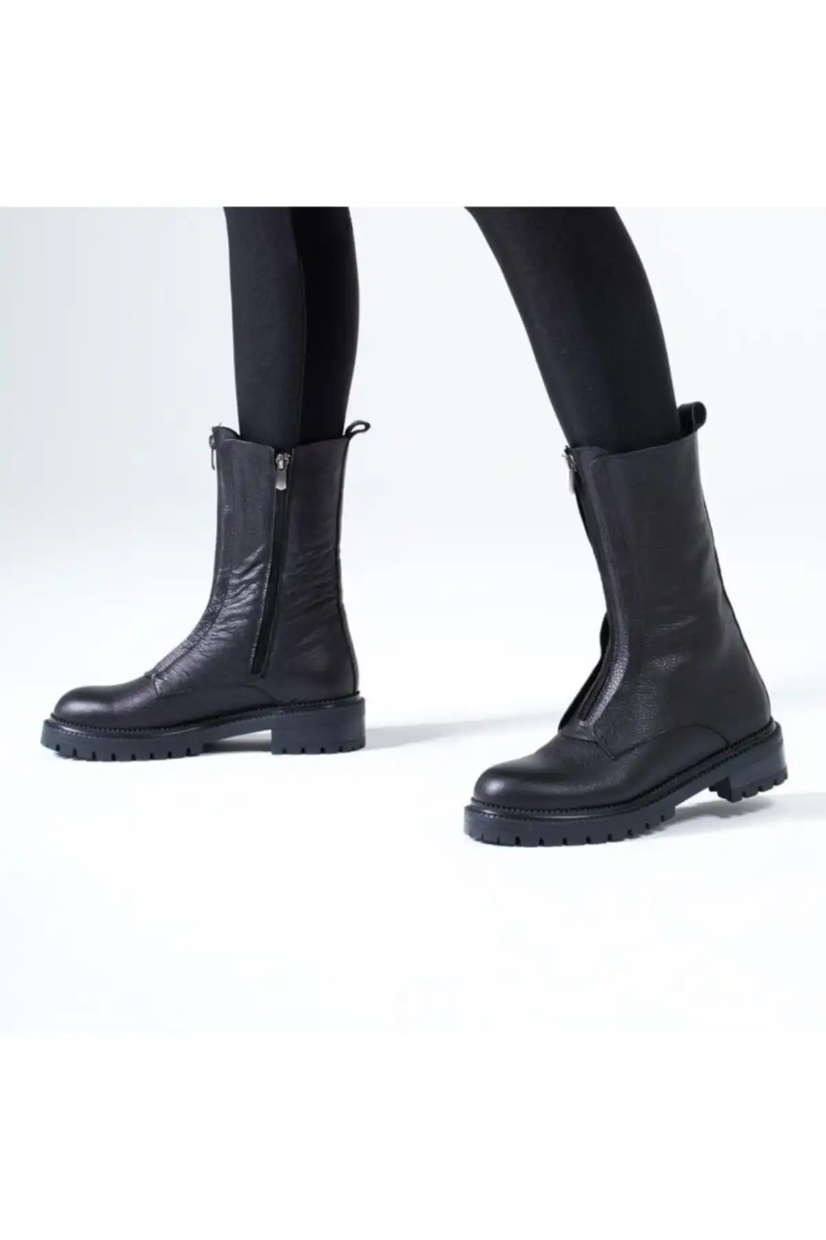 چکمه های زنانه چرم اصل با زیپ جلو و زیره دندانه دار زمستانه برند   CZ London ( CZ لندن )  به رنگ  مشکی