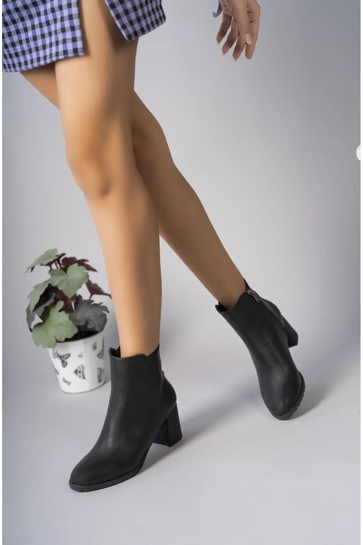 چکمه پاشنه دار چرم وگان مشکی زنانه Qadın Qara برند   camaiore ( camaiore )  به رنگ  مشکی