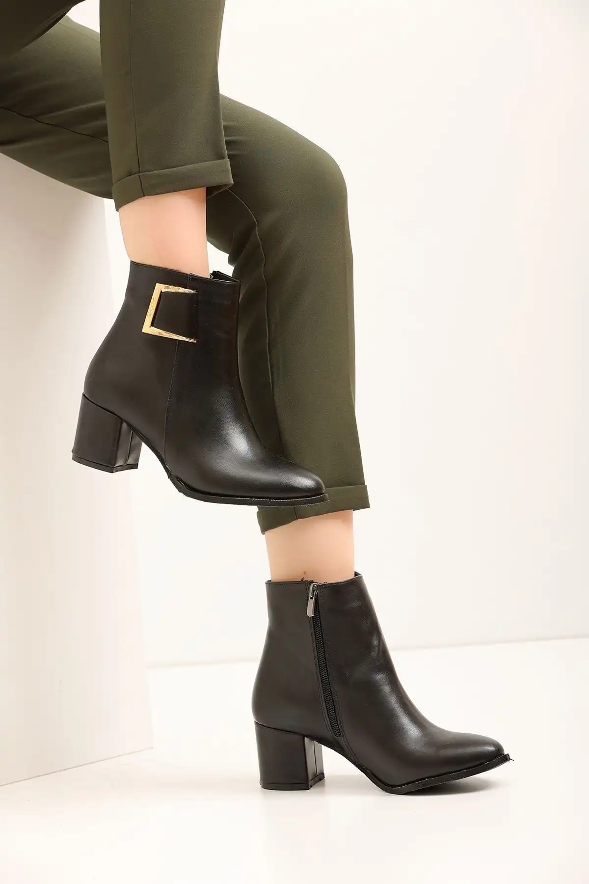 چکمه های کوتاه پاشنه دار با سگک مشکی زنانه برند   marinarosse ( ماریناروس )  به رنگ  مشکی