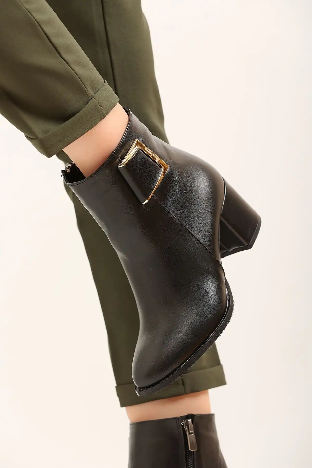 چکمه های کوتاه پاشنه دار با سگک مشکی زنانه برند   marinarosse ( ماریناروس )  به رنگ  مشکی