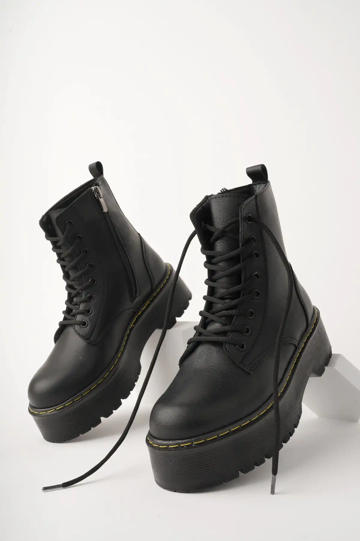 چکمه زنانه پوست مشکی برند   meyra'nın ayakkabıları ( کفش مایرا )  به رنگ  مشکی