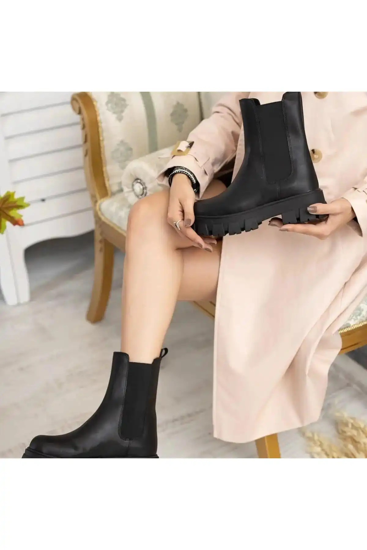 الاستیک سمت مشکی، بدون زیپ، بدون آستین، زیره نشسته، چکمه های ضد آب برند   Karanshoes ( کاران نعل )  به رنگ  مشکی