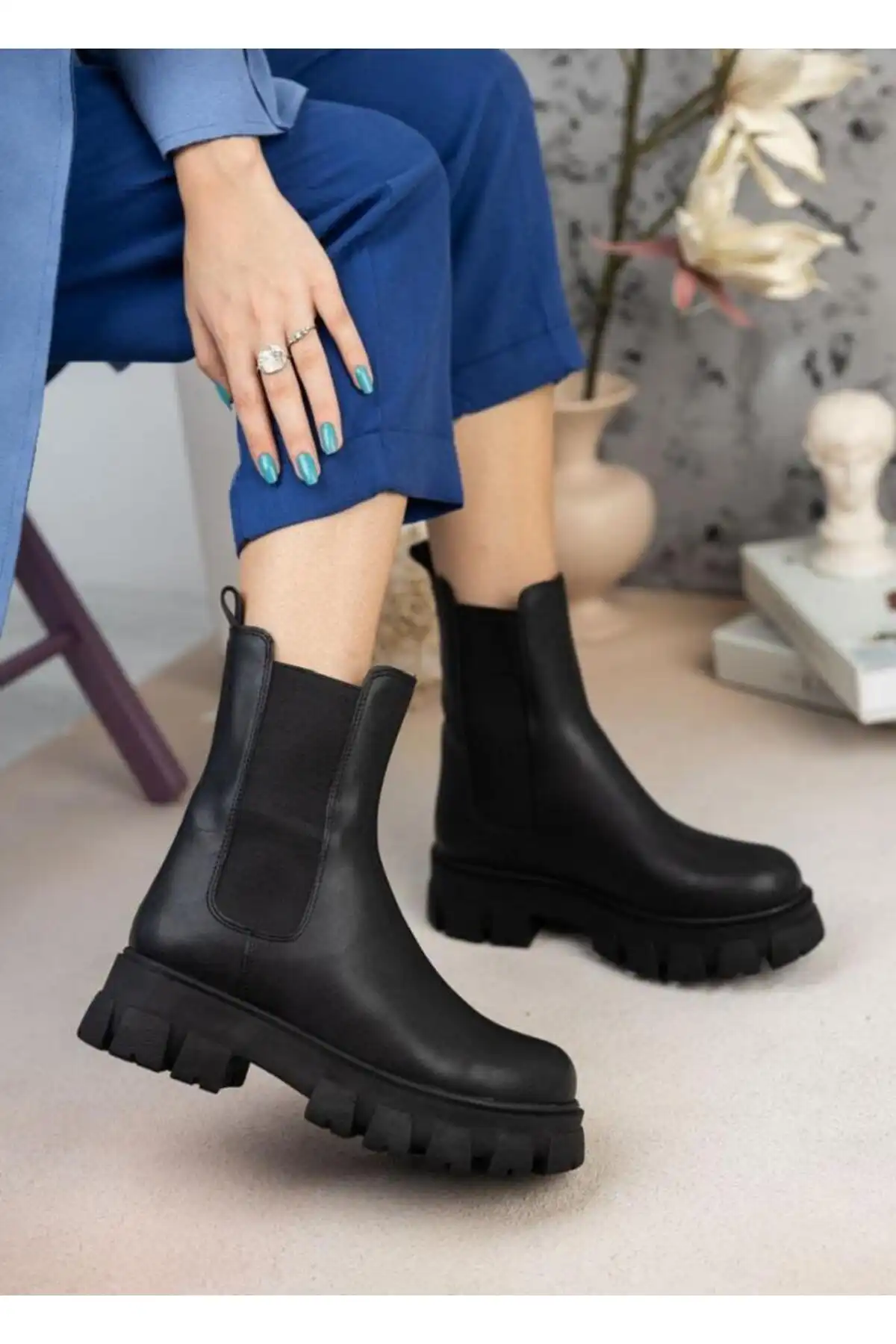 الاستیک سمت مشکی، بدون زیپ، بدون آستین، زیره نشسته، چکمه های ضد آب برند   Karanshoes ( کاران نعل )  به رنگ  مشکی