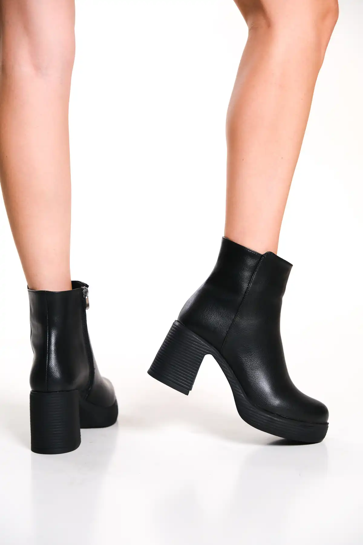 چکمه زنانه روزانه چرم اصل Dc9613 برند   Diego Carlotti ( دیگو کارلوتی )  به رنگ  مشکی