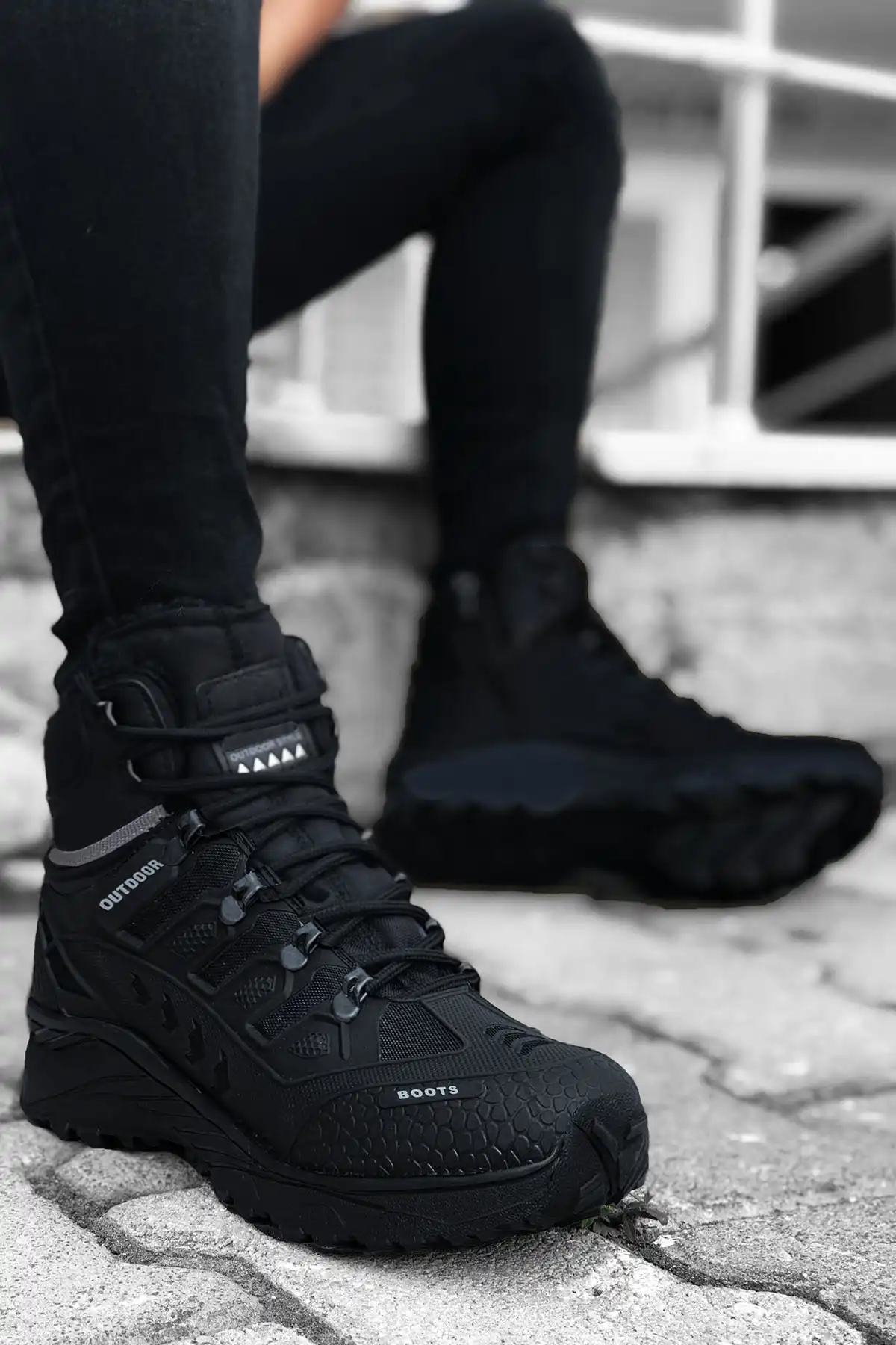 چکمه‌های دودی مشکی ضد آب در فضای باز برند   BIG KING ( پادشاه بزرگ )  به رنگ  مشکی