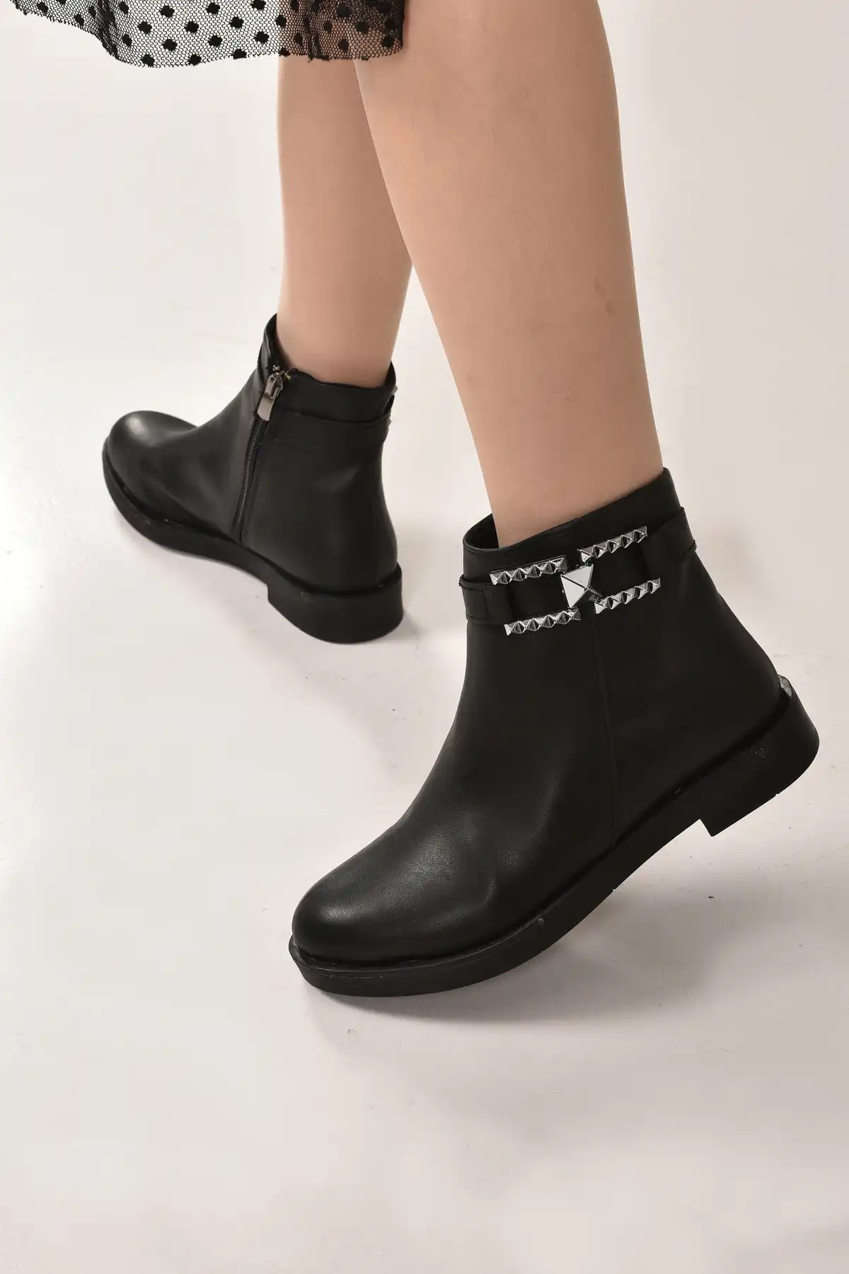 چکمه های روزانه مشکی چلسی با جزئیات سگک برند   lamiashoes ( لامیاشوها )  به رنگ  مشکی