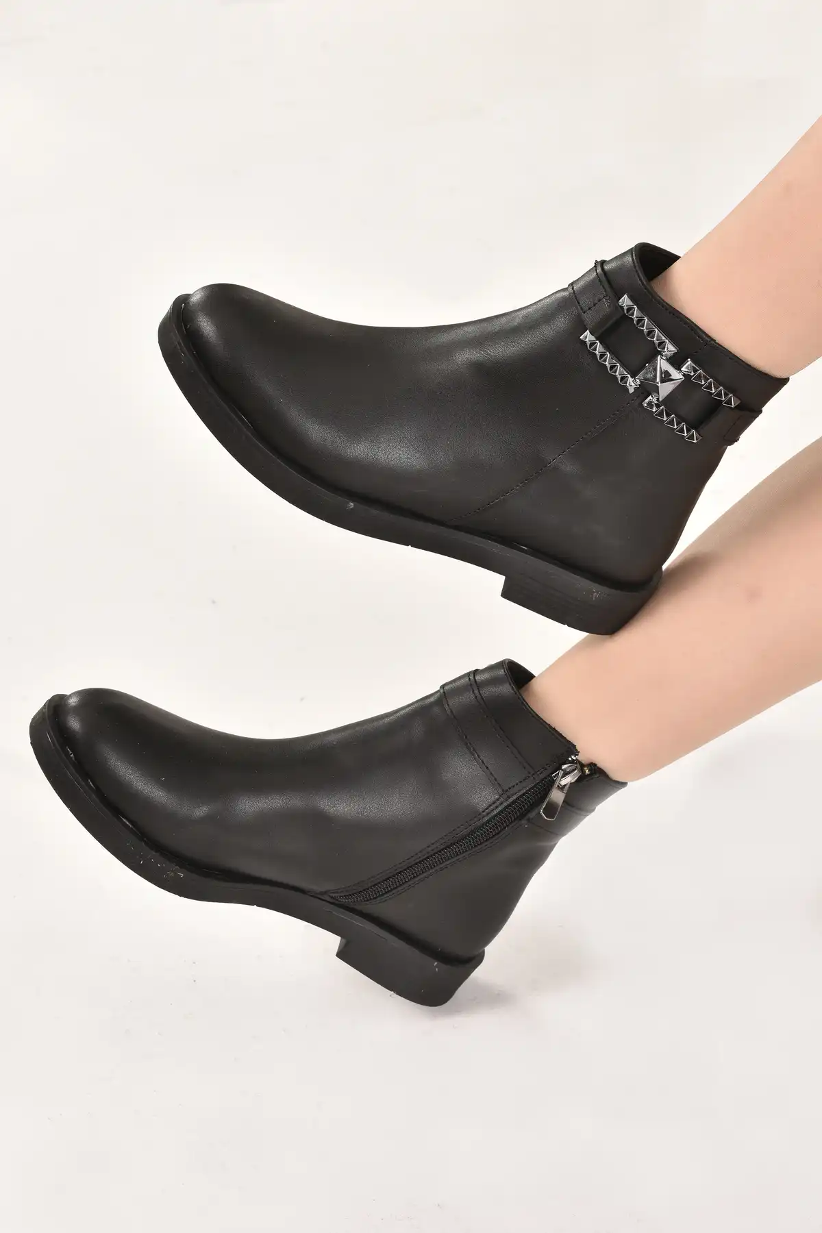 چکمه های روزانه مشکی چلسی با جزئیات سگک برند   lamiashoes ( لامیاشوها )  به رنگ  مشکی