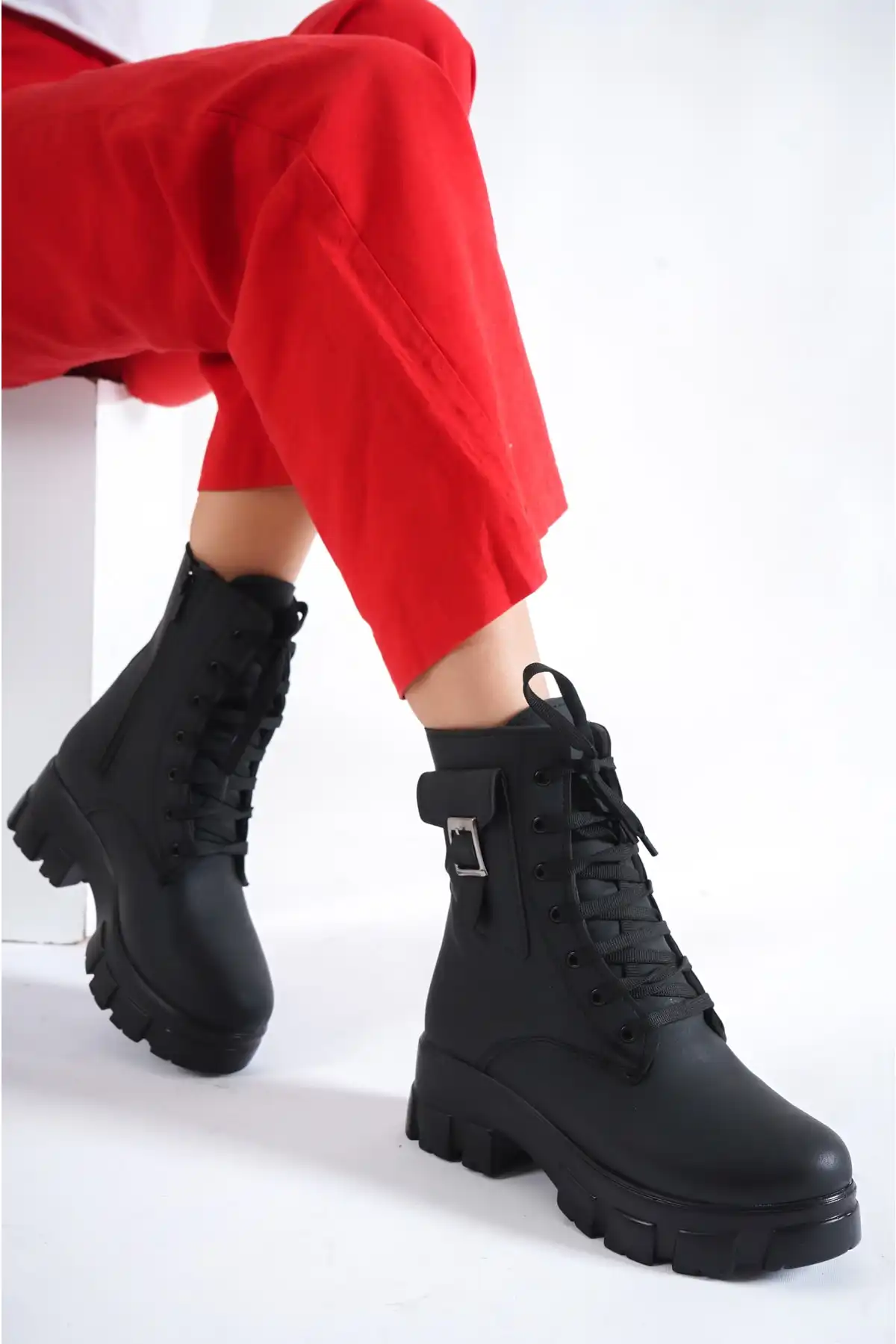 چکمه های زیپ دار خزدار جیبی مشکی زنانه برند   Weynes ( وینز )  به رنگ  مشکی