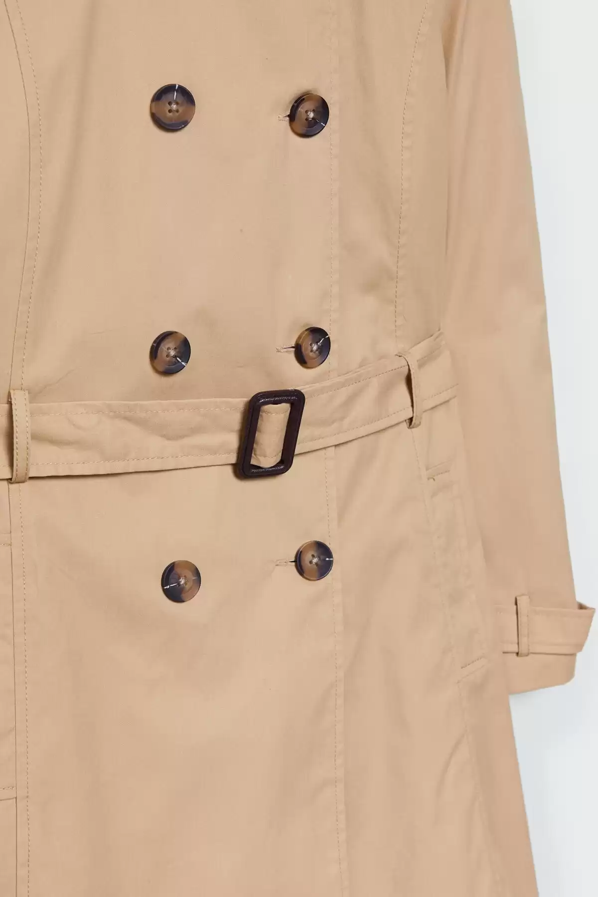 ترنچ کت کوتاه برند   Stradivarius به رنگ  رنگ بژ مدل  ترنچ کت