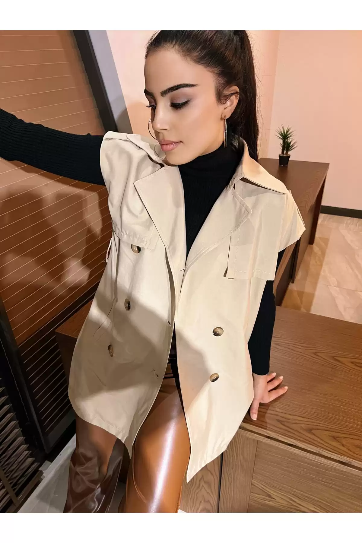 کت ترنچ دو جیب کمربند شتری برند   HAKKE(HAKKE) به رنگ  رنگ قهوه ای مدل  ترنچ کت