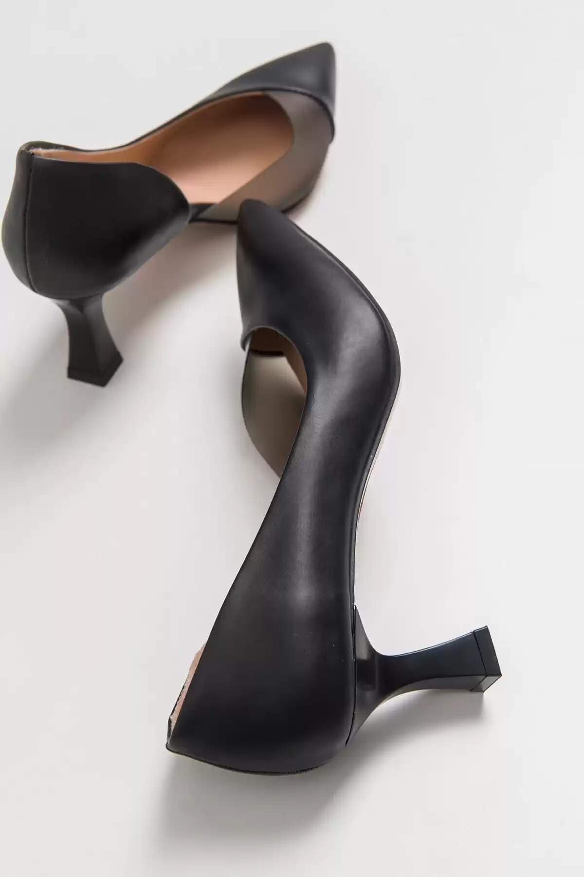 کفش زنانه پاشنه دار 353 مشکی برند   luvishoes(لوویش) به رنگ  مشکی در دسته مجلسی