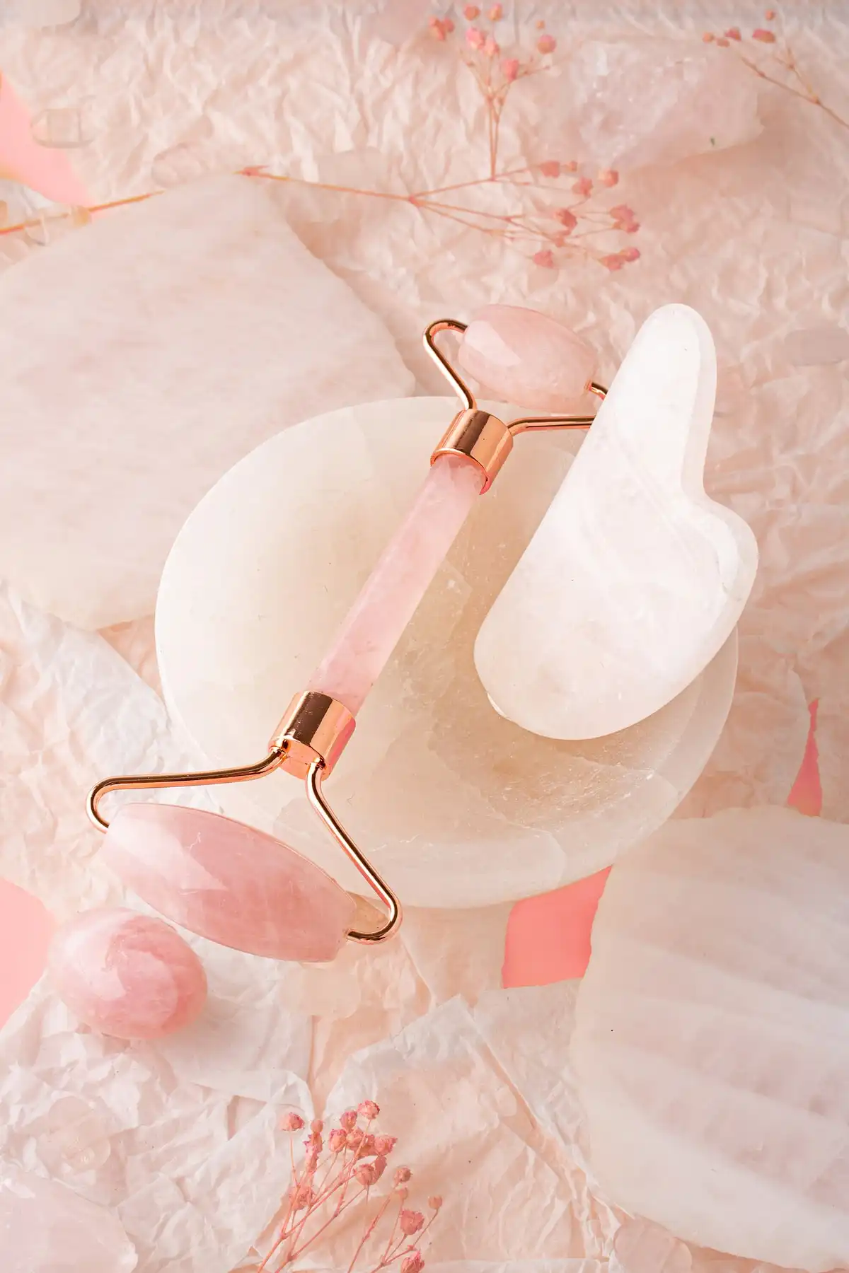 ست ماساژ غلتکی سنگ طبیعی رز کوارتز و Heart Gua Sha برند   OSMANLI DOĞAL TAŞ(سنگ طبیعی عثمانی) به رنگ   در دسته ست مراقبت از پوست