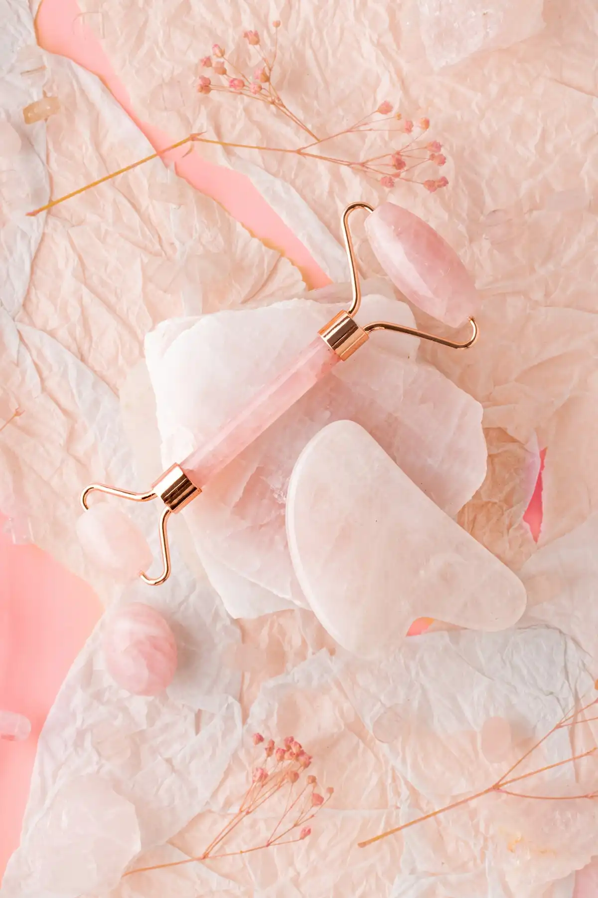 ست ماساژ غلتکی سنگ طبیعی رز کوارتز و Heart Gua Sha برند   OSMANLI DOĞAL TAŞ(سنگ طبیعی عثمانی) به رنگ   در دسته ست مراقبت از پوست