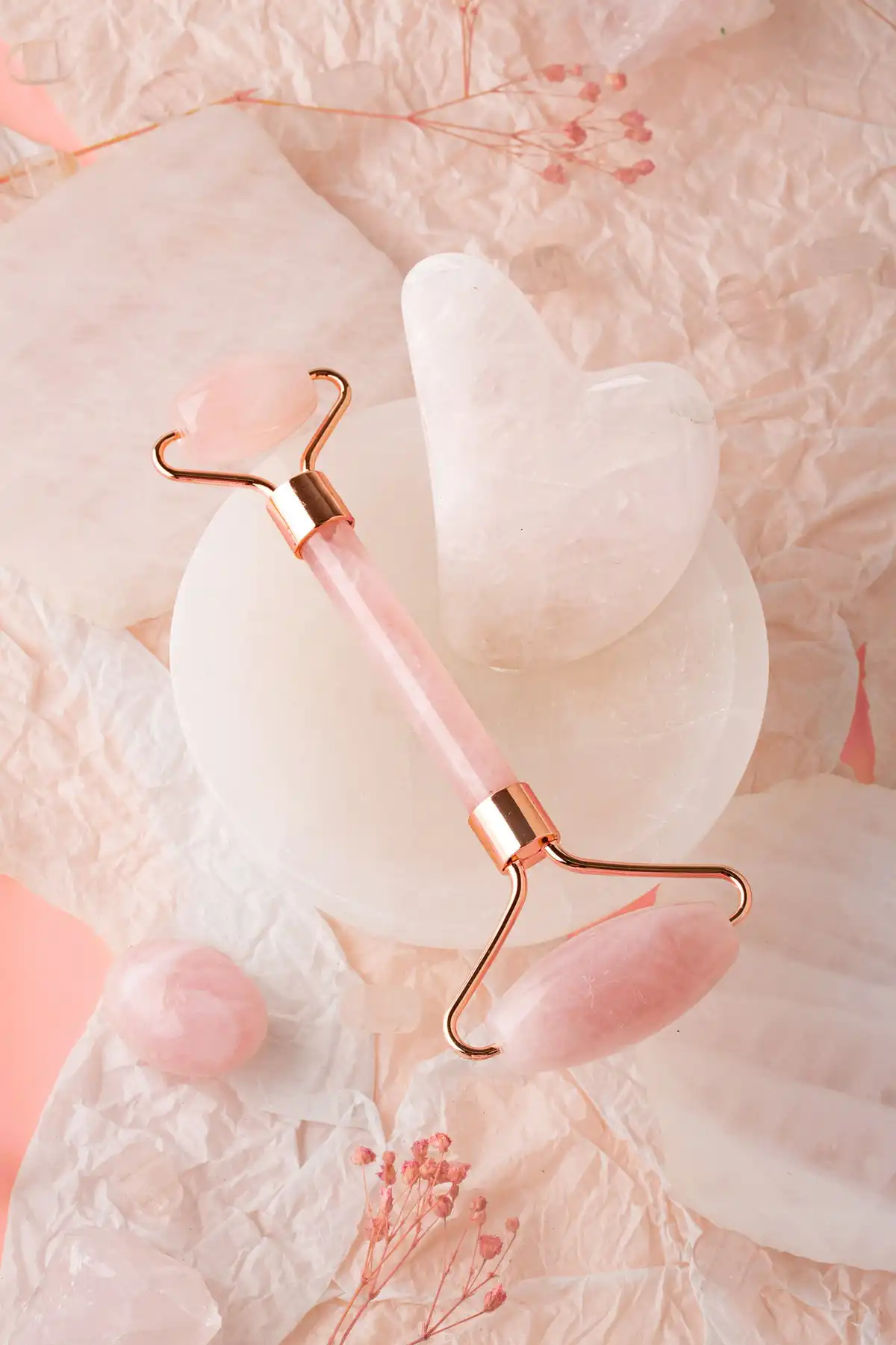 ست ماساژ غلتکی سنگ طبیعی رز کوارتز و Heart Gua Sha برند   OSMANLI DOĞAL TAŞ(سنگ طبیعی عثمانی) به رنگ   در دسته ست مراقبت از پوست