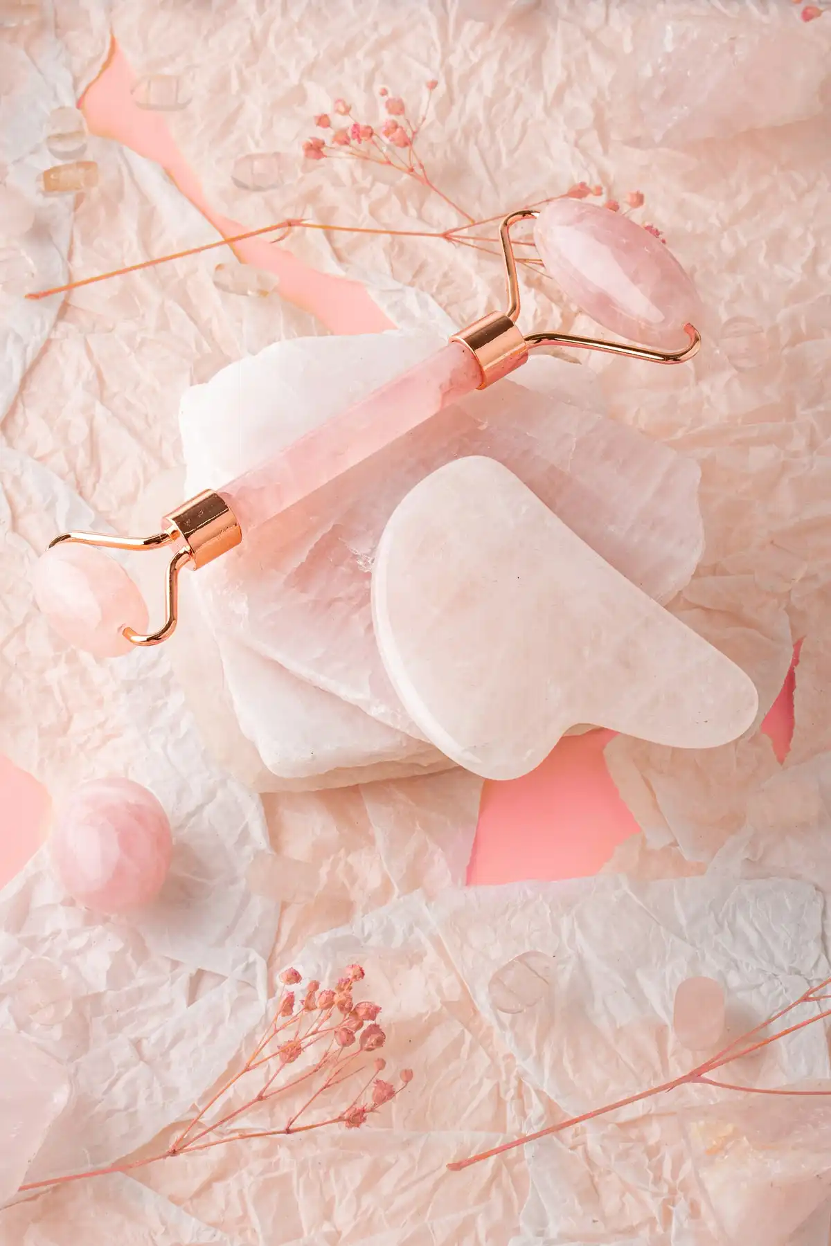 ست ماساژ غلتکی سنگ طبیعی رز کوارتز و Heart Gua Sha برند   OSMANLI DOĞAL TAŞ(سنگ طبیعی عثمانی) به رنگ   در دسته ست مراقبت از پوست