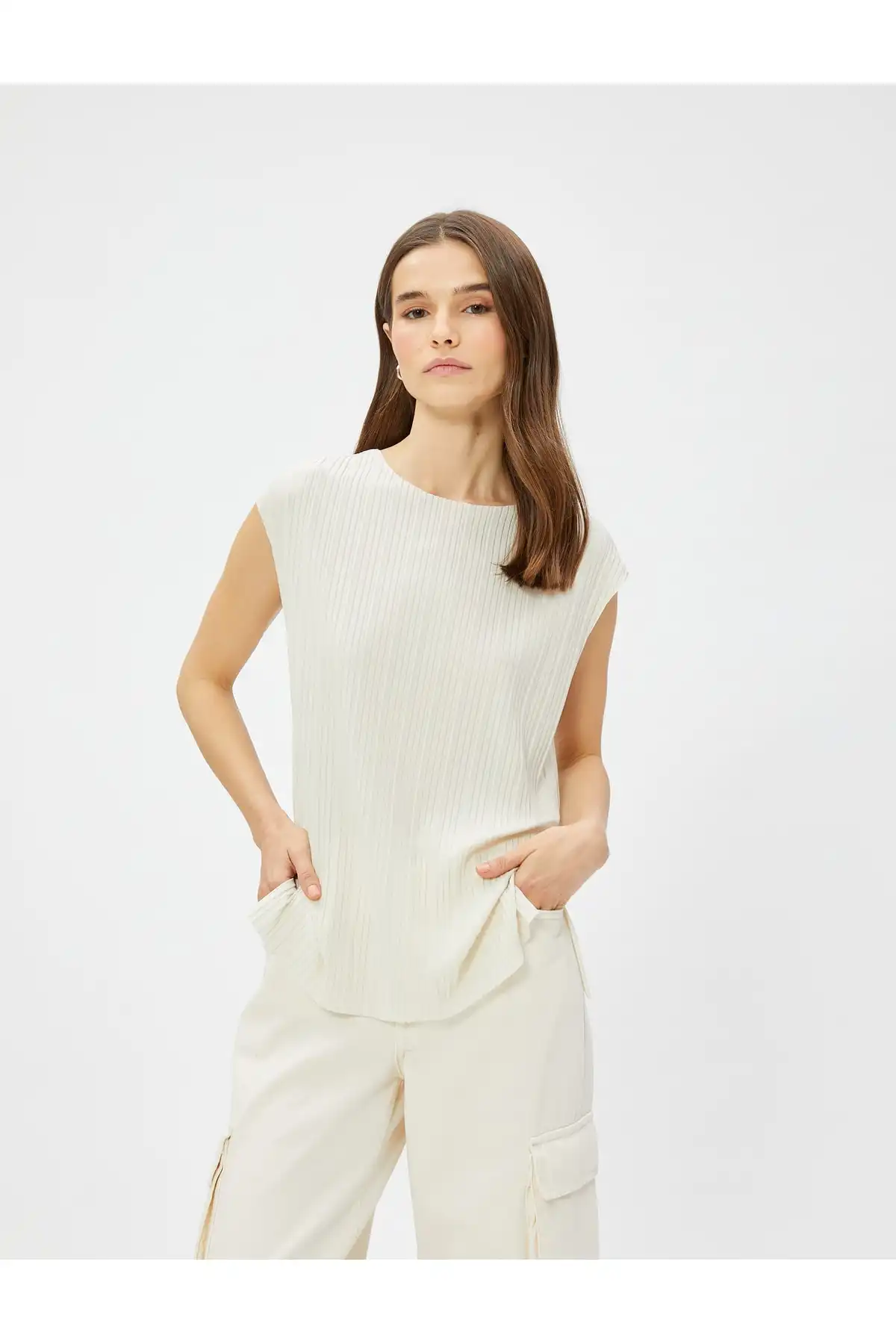 تی شرت راه راه چاک بدون آستین با جزئیات برند   Koton (کوتون) به رنگ  اکرو در دسته پیراهن زنانه