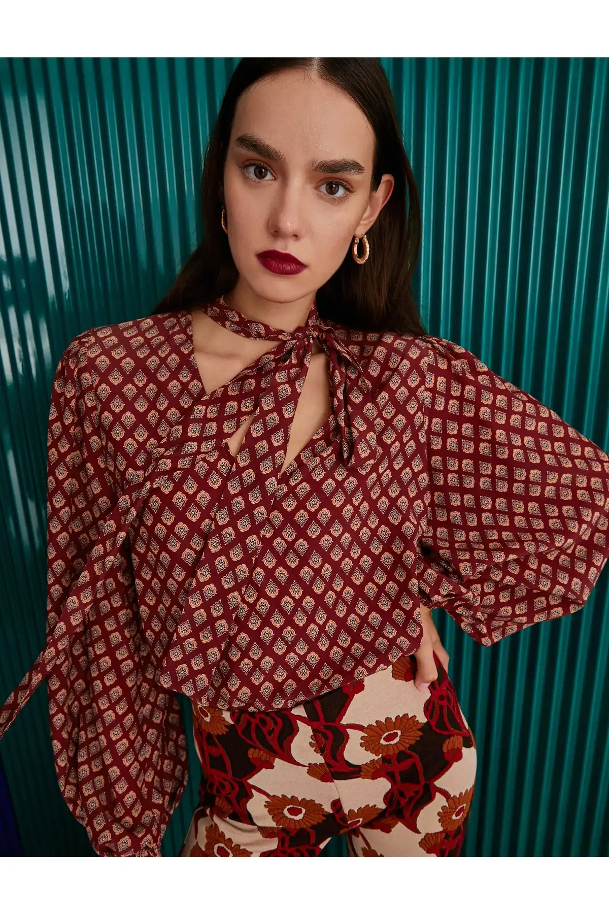 Aslıhan Malbora X - بلوز یقه روسری برند   Koton (کوتون) به رنگ  خیلی ا در دسته پیراهن زنانه