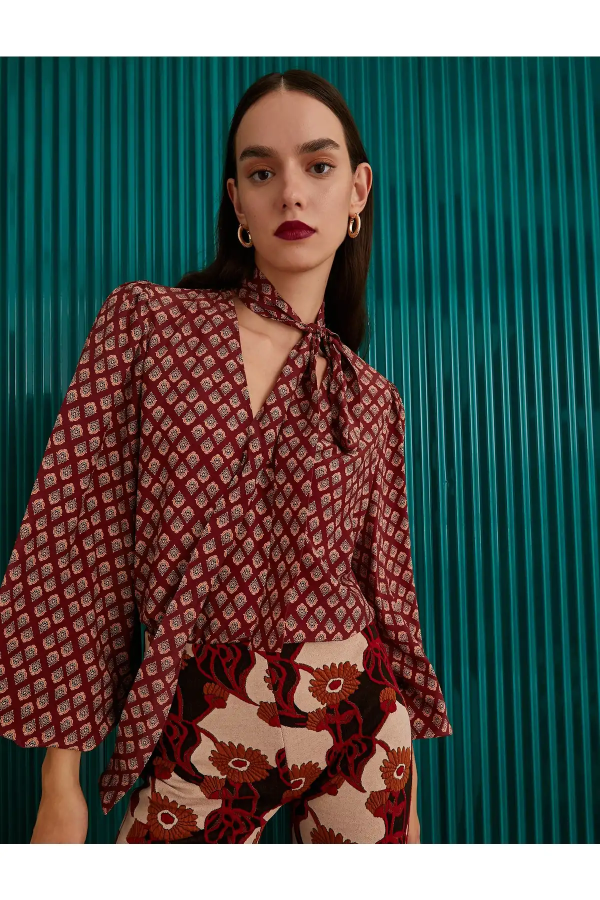 Aslıhan Malbora X - بلوز یقه روسری برند   Koton (کوتون) به رنگ  خیلی ا در دسته پیراهن زنانه