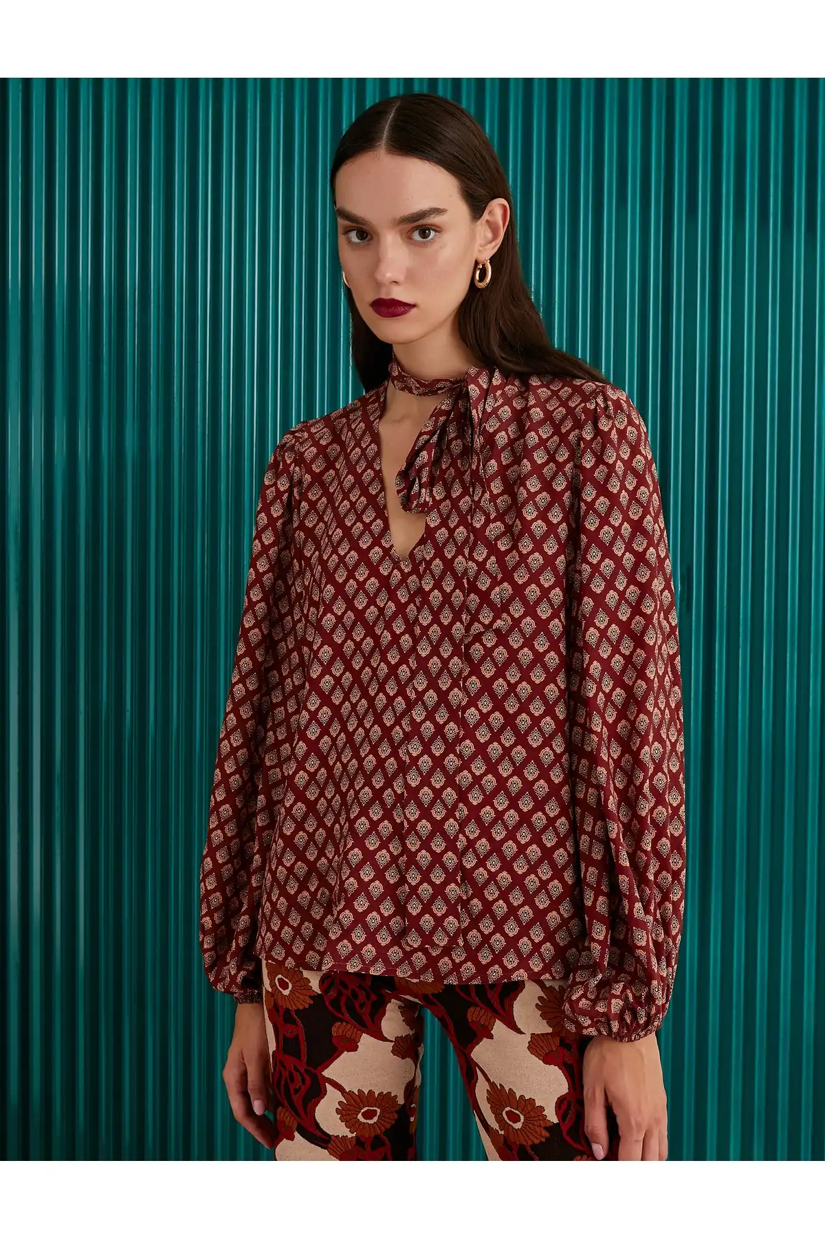 Aslıhan Malbora X - بلوز یقه روسری برند   Koton (کوتون) به رنگ  خیلی ا در دسته پیراهن زنانه