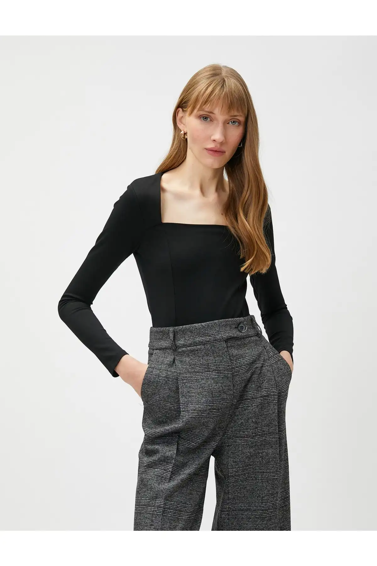 Ayşegül Afacan X - بلوز یقه مربعی با جزئیات دوخت برند   Koton (کوتون) به رنگ  مشکی در دسته پیراهن زنانه