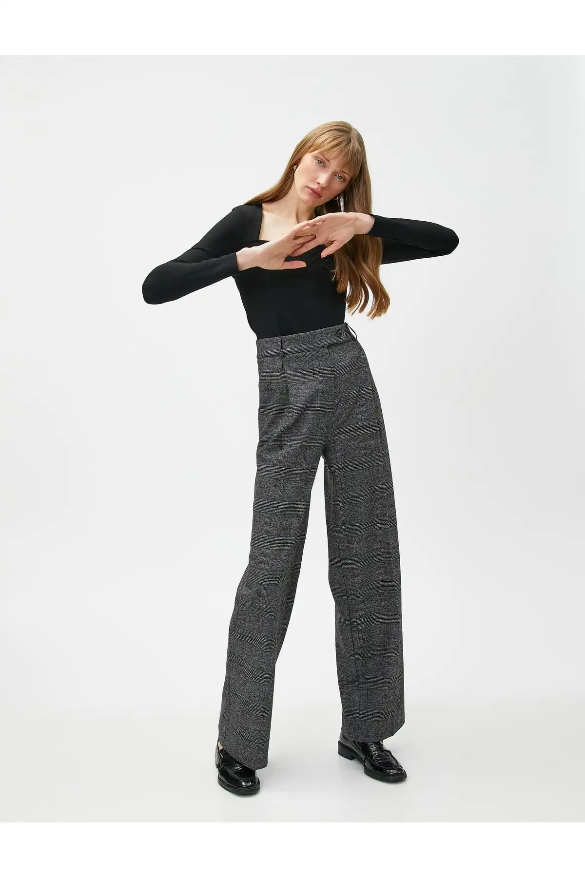 Ayşegül Afacan X - بلوز یقه مربعی با جزئیات دوخت برند   Koton (کوتون) به رنگ  مشکی در دسته پیراهن زنانه