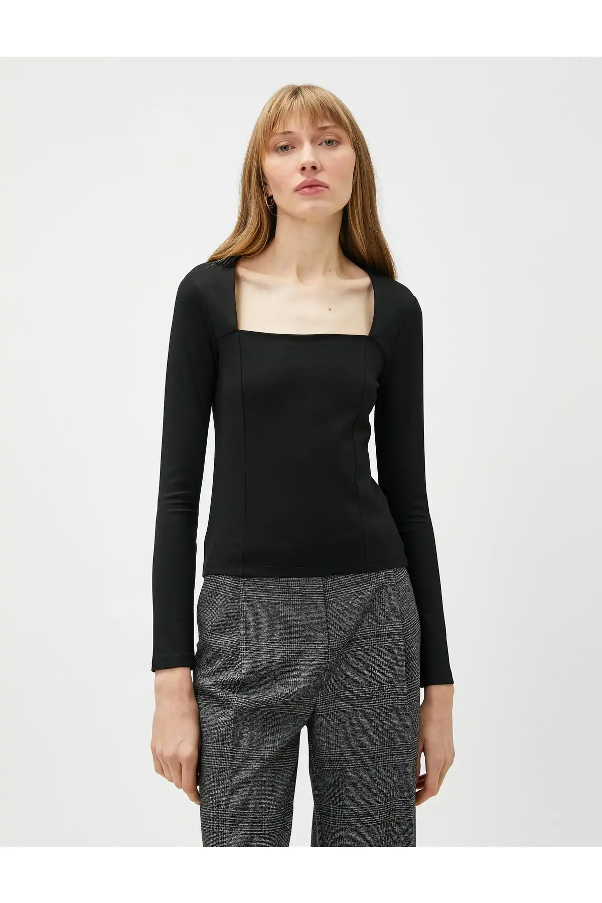 Ayşegül Afacan X - بلوز یقه مربعی با جزئیات دوخت برند   Koton (کوتون) به رنگ  مشکی در دسته پیراهن زنانه