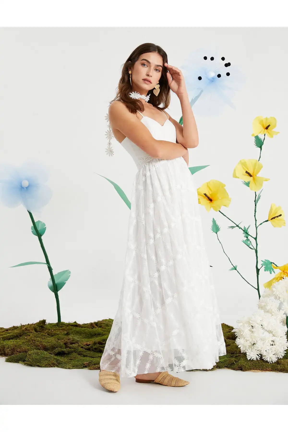 راشل آراز ایکس کوتون - لباس با بند توری دیزی با جزئیات برند   Koton (کوتون) به رنگ  سفید در دسته  لباس مجلسی و شومیز