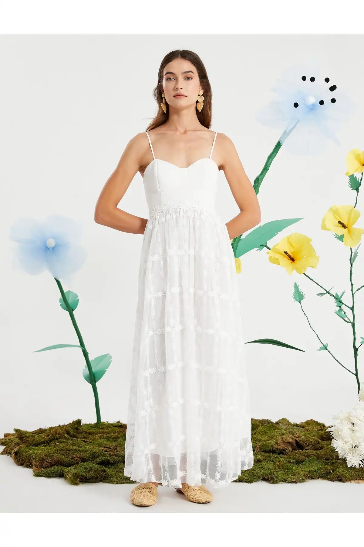 راشل آراز ایکس کوتون - لباس با بند توری دیزی با جزئیات برند   Koton (کوتون) به رنگ  سفید در دسته  لباس مجلسی و شومیز